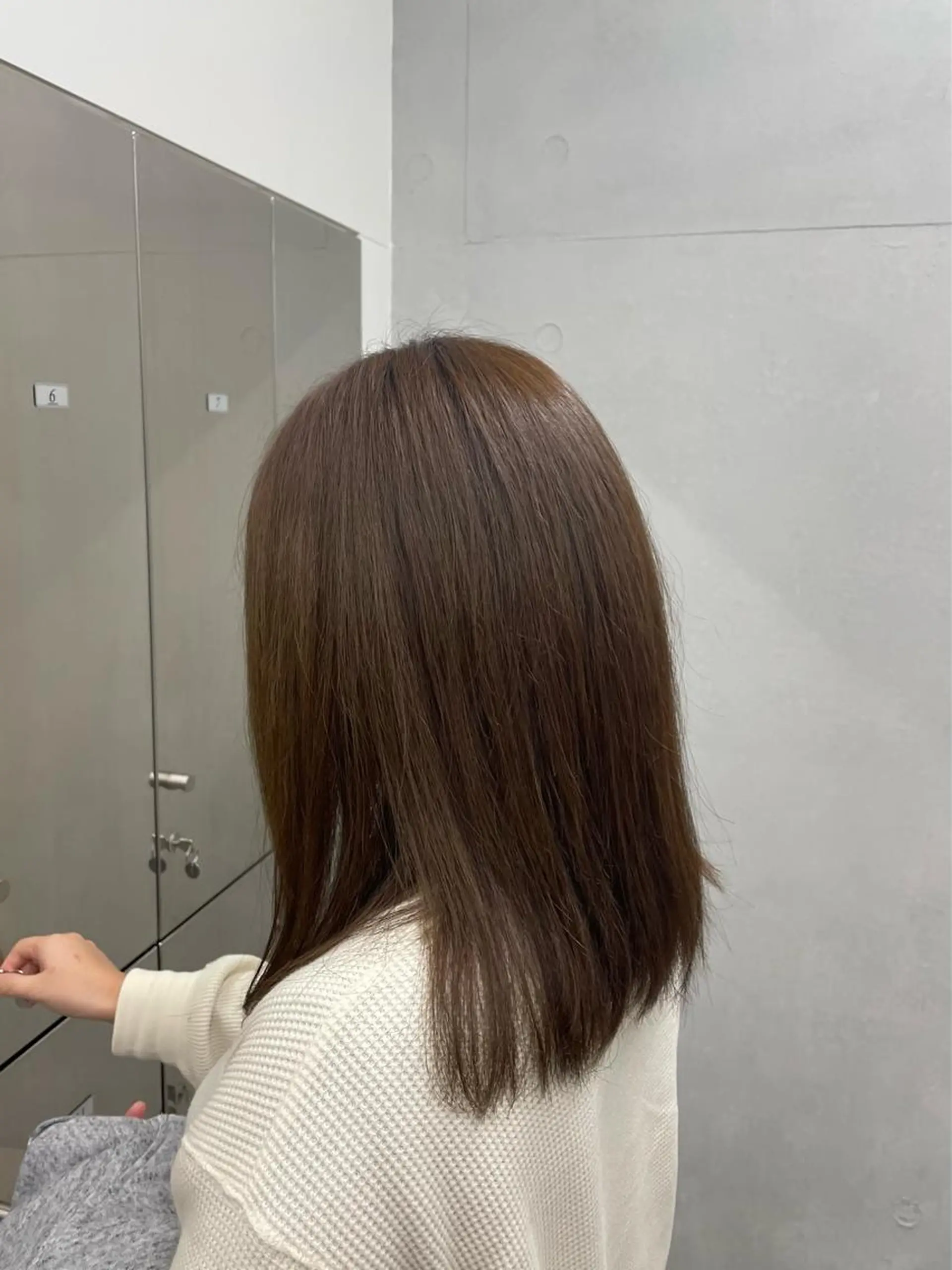 ミディアム カラー IO イオリのヘアスタイル