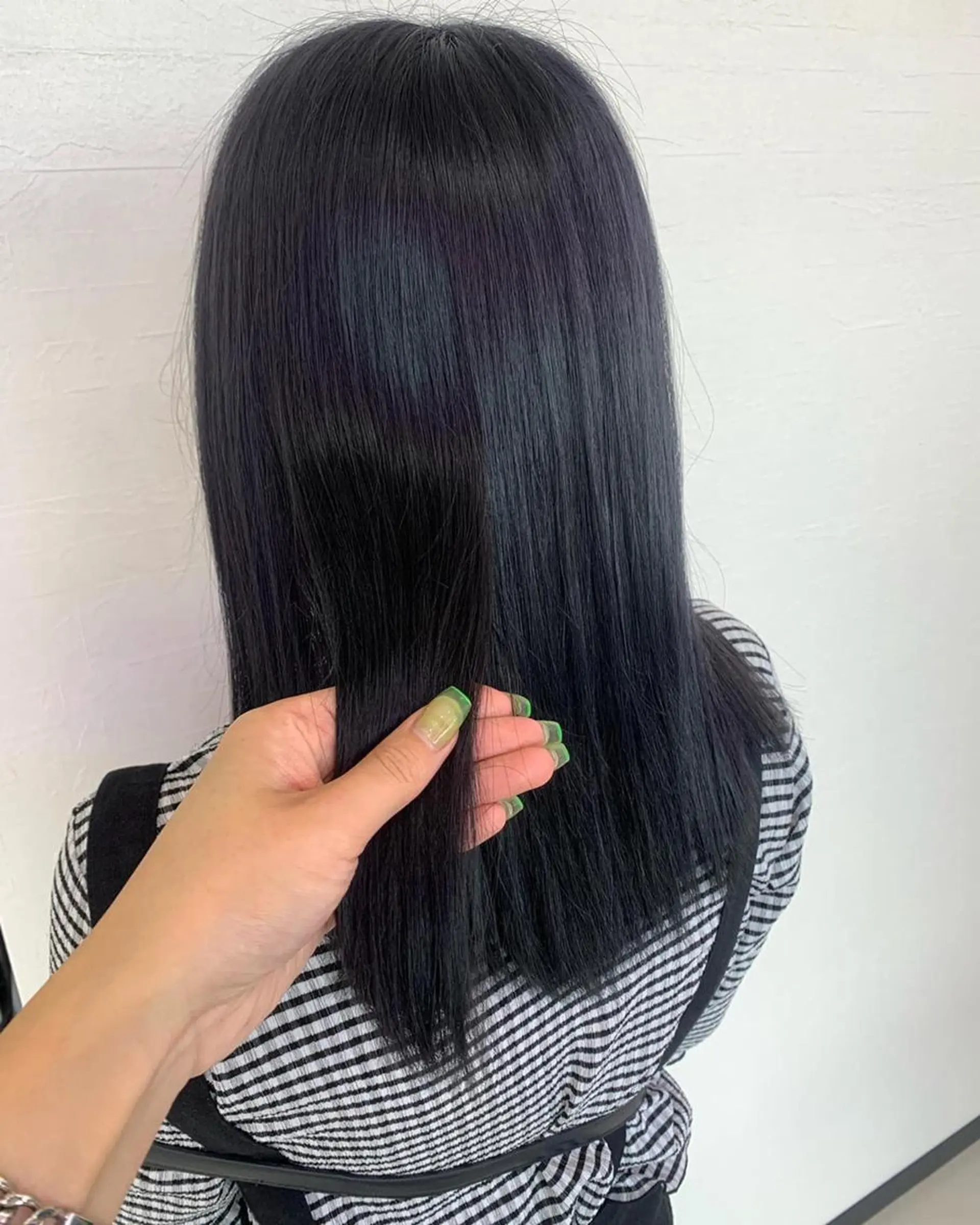 ロング カラー 黒髪 ブルーカラー ブルーブラック ブルージュ ネイビーカラー UNDER vr 【アンダーバー】のヘアスタイル