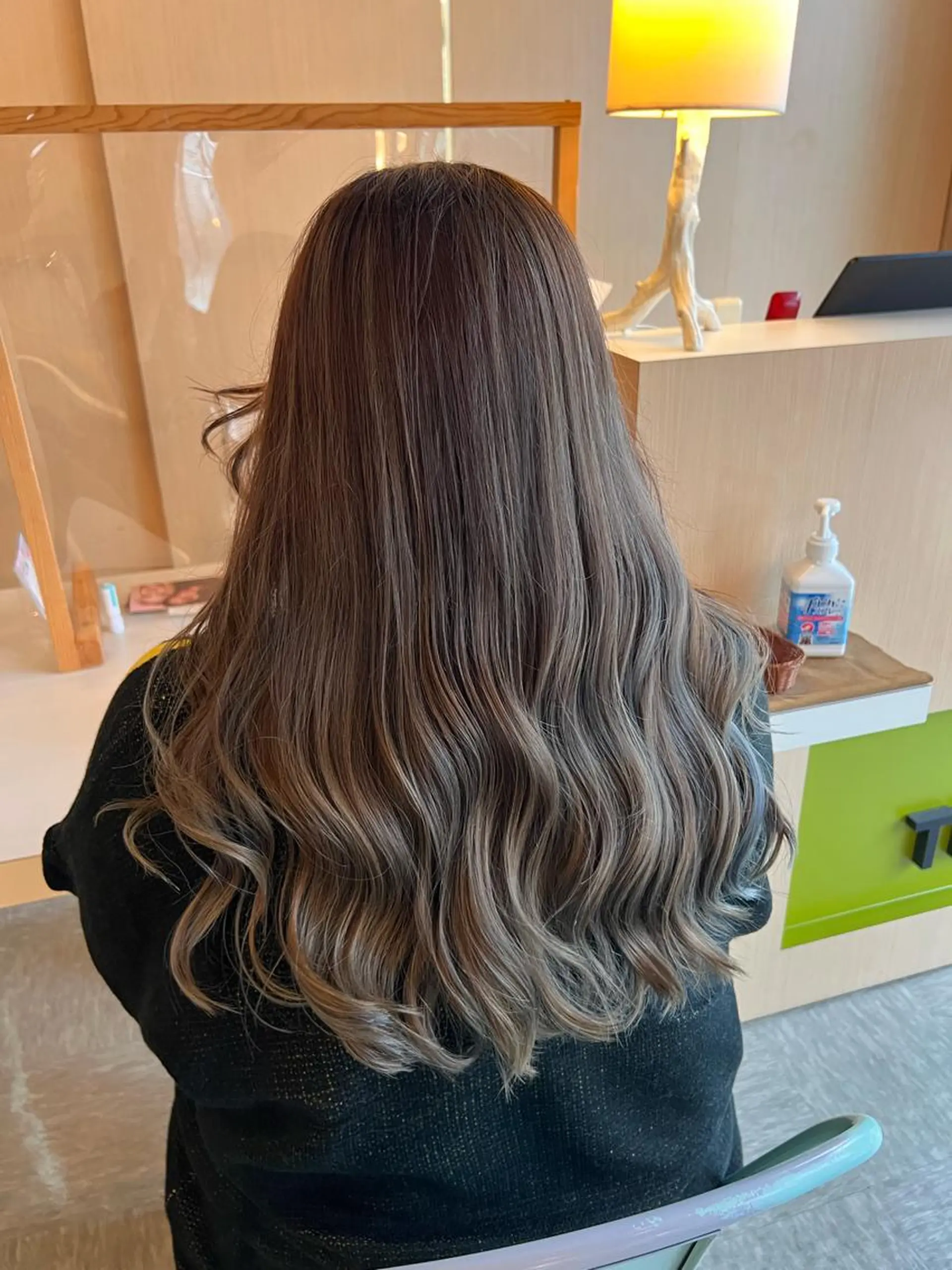 ロング カラー ハイライトカラー インナーカラー 顔周りカット ハイライト トリートメント 🌻井上 マリー🌻のヘアスタイル