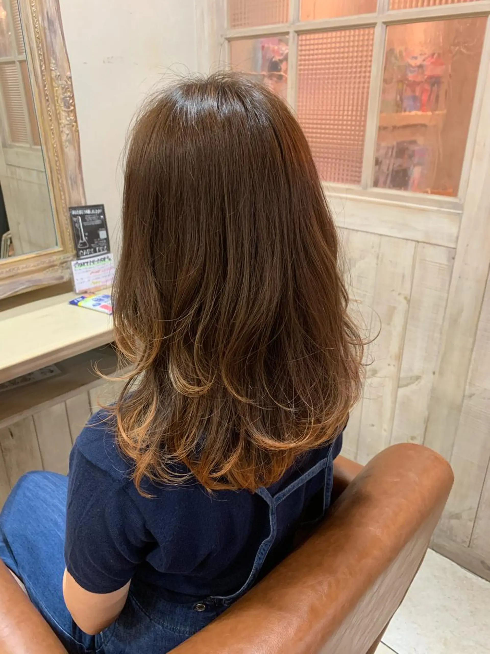 セミロング カラー ブリーチ ブラウンカラー オレンジ 井上 日菜乃のヘアスタイル