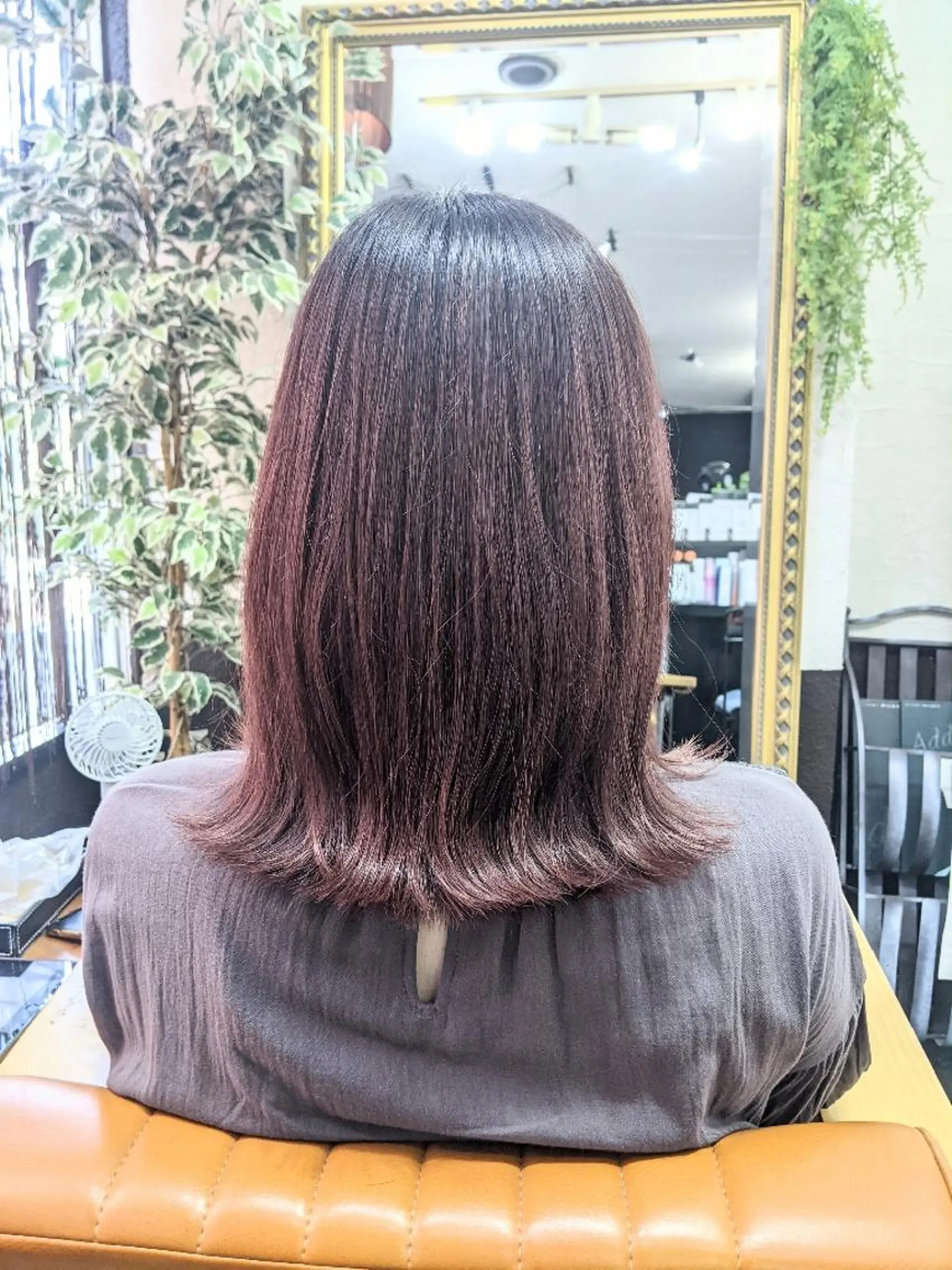 ミディアム カット ヘアカラー トリートメント HIKARI@ Ruheplatzのヘアスタイル