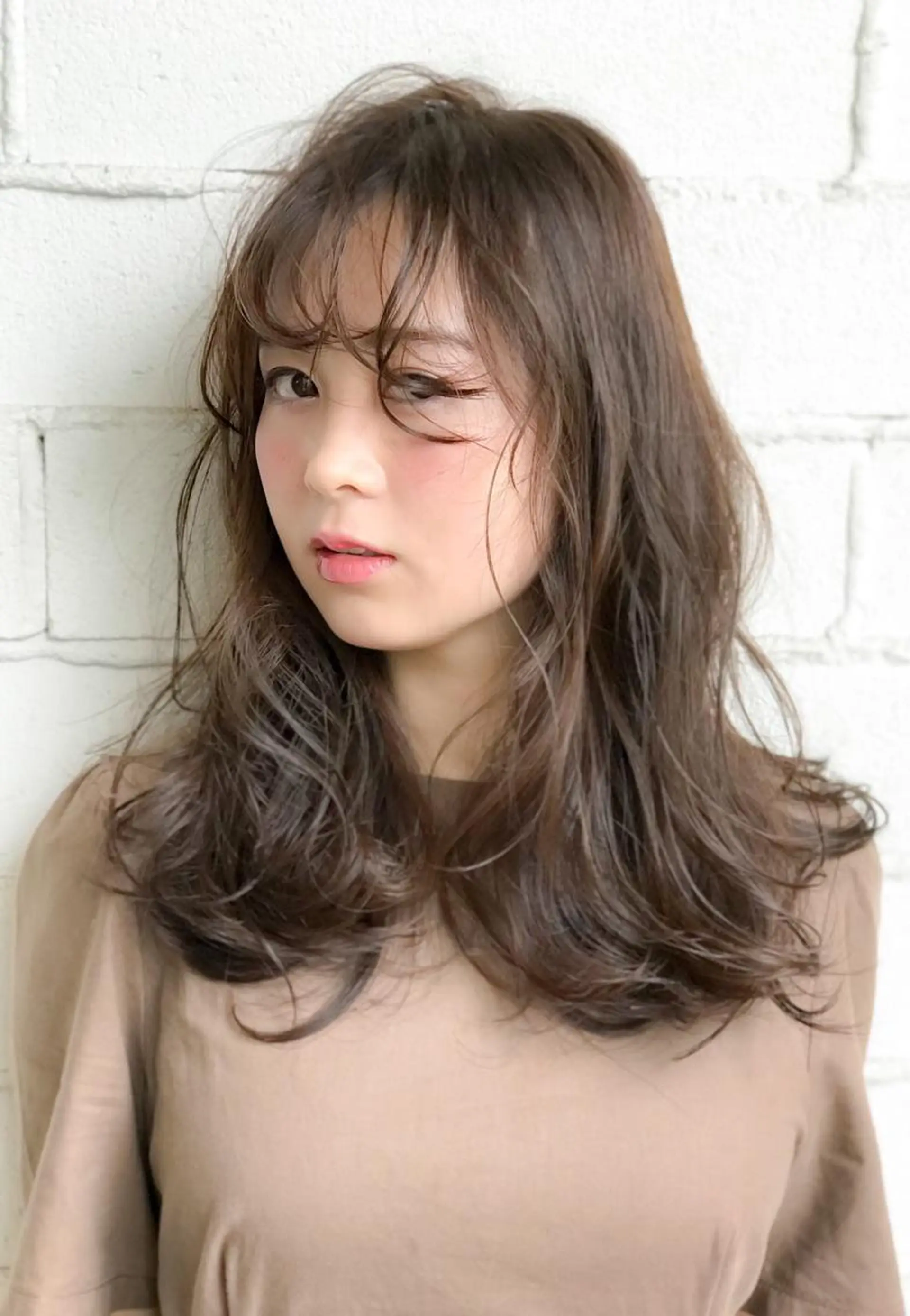 セミロング カラー ハイライトカラー ハイライト 口コミ評価4.9⭐︎ カワナベ　マサシのヘアスタイル