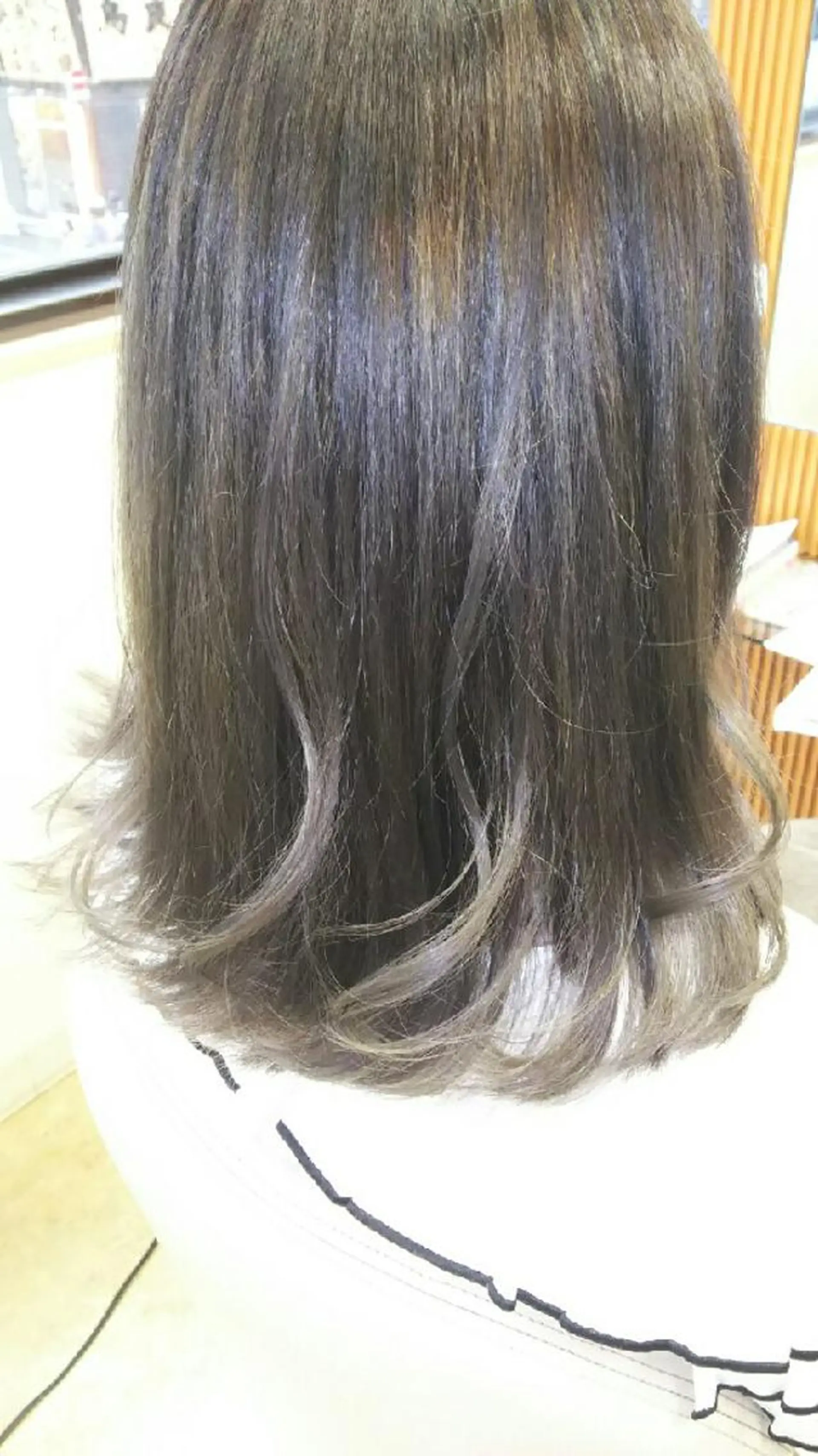 ミディアム カラー アッシュ 外ハネヘア 脇田 雄大のヘアスタイル