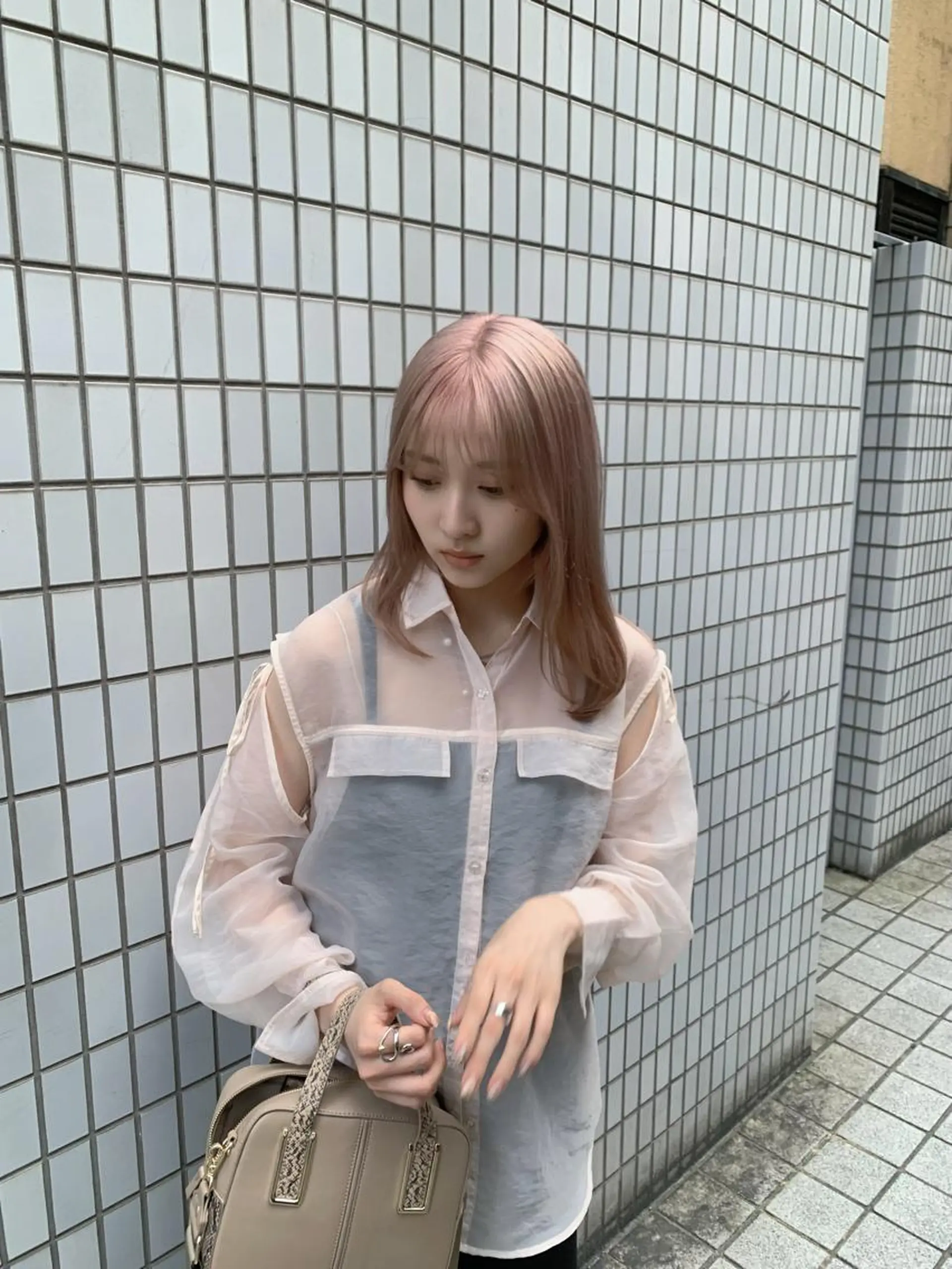 ロング カラー 透明感カラー/レイヤ ー/顔まわり/辻部のヘアスタイル