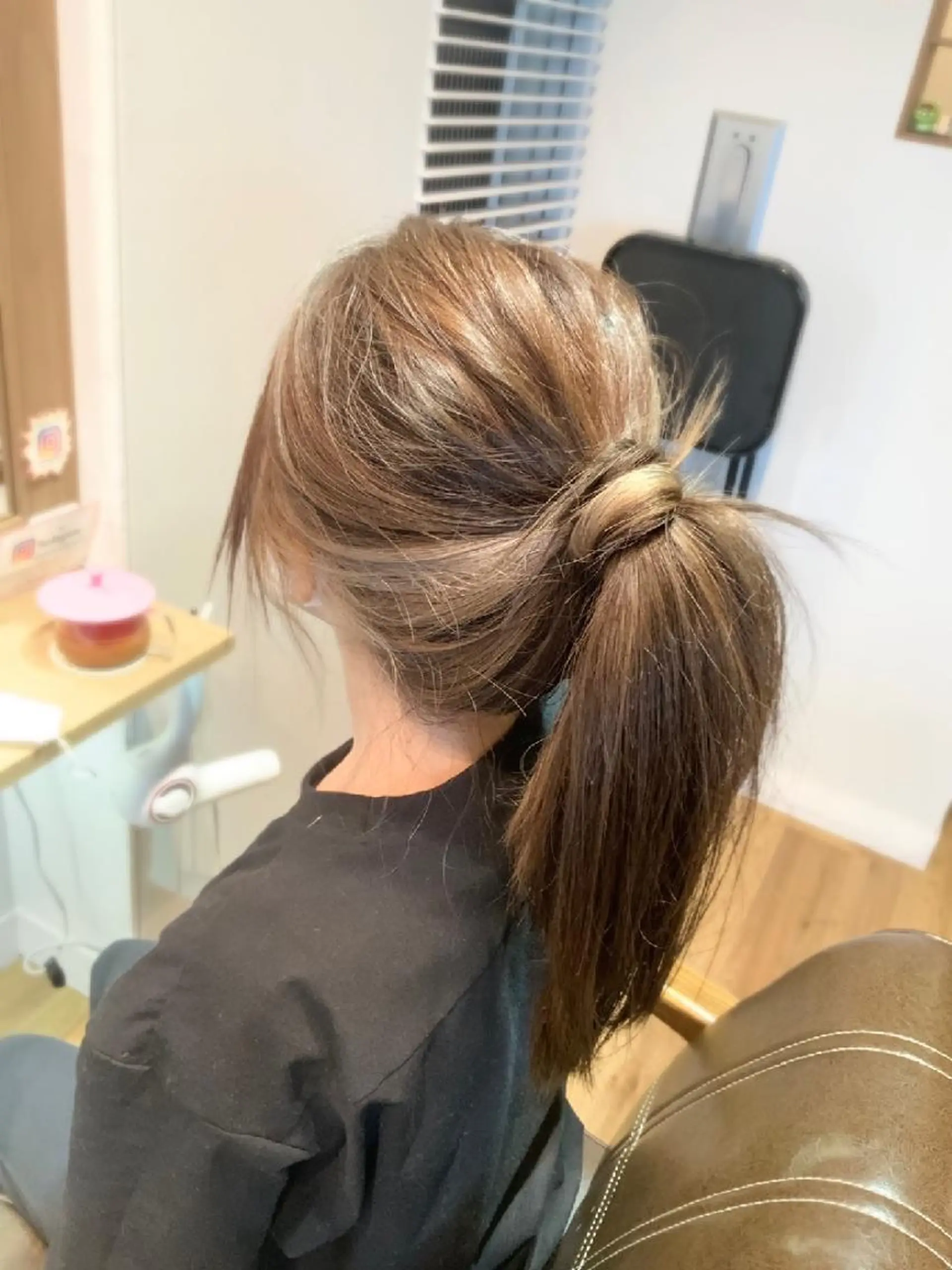 カラー グレージュ ハイトーンカラー ハイトーングレージュ ヘアカラー 堀 望美のヘアスタイル