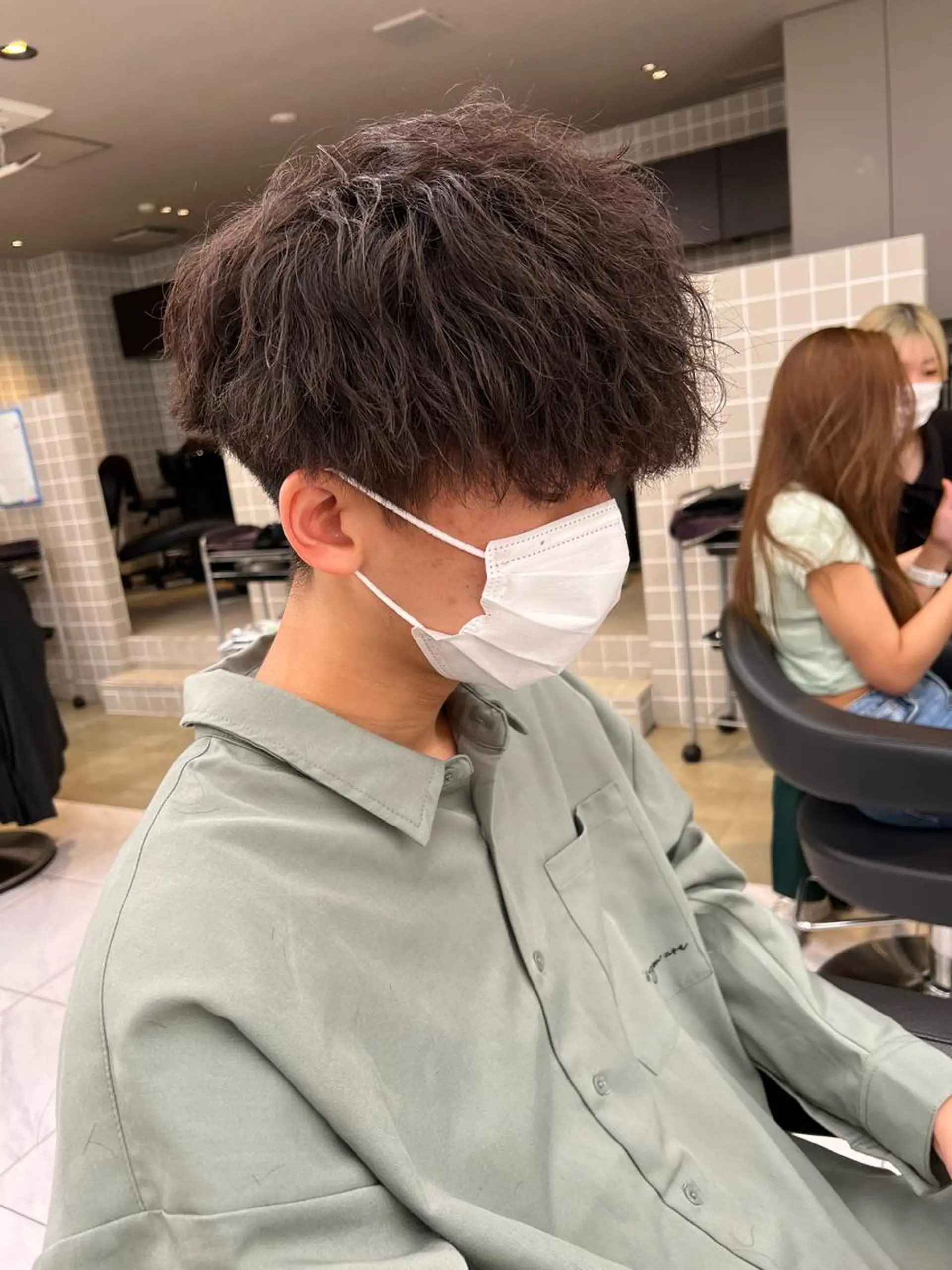 ショート カラー パーマ メンズ センターパート メンズ韓国風 韓国マッシュ マッシュウルフ マッシュ メンズパーマ特化 TAIGAのヘアスタイル