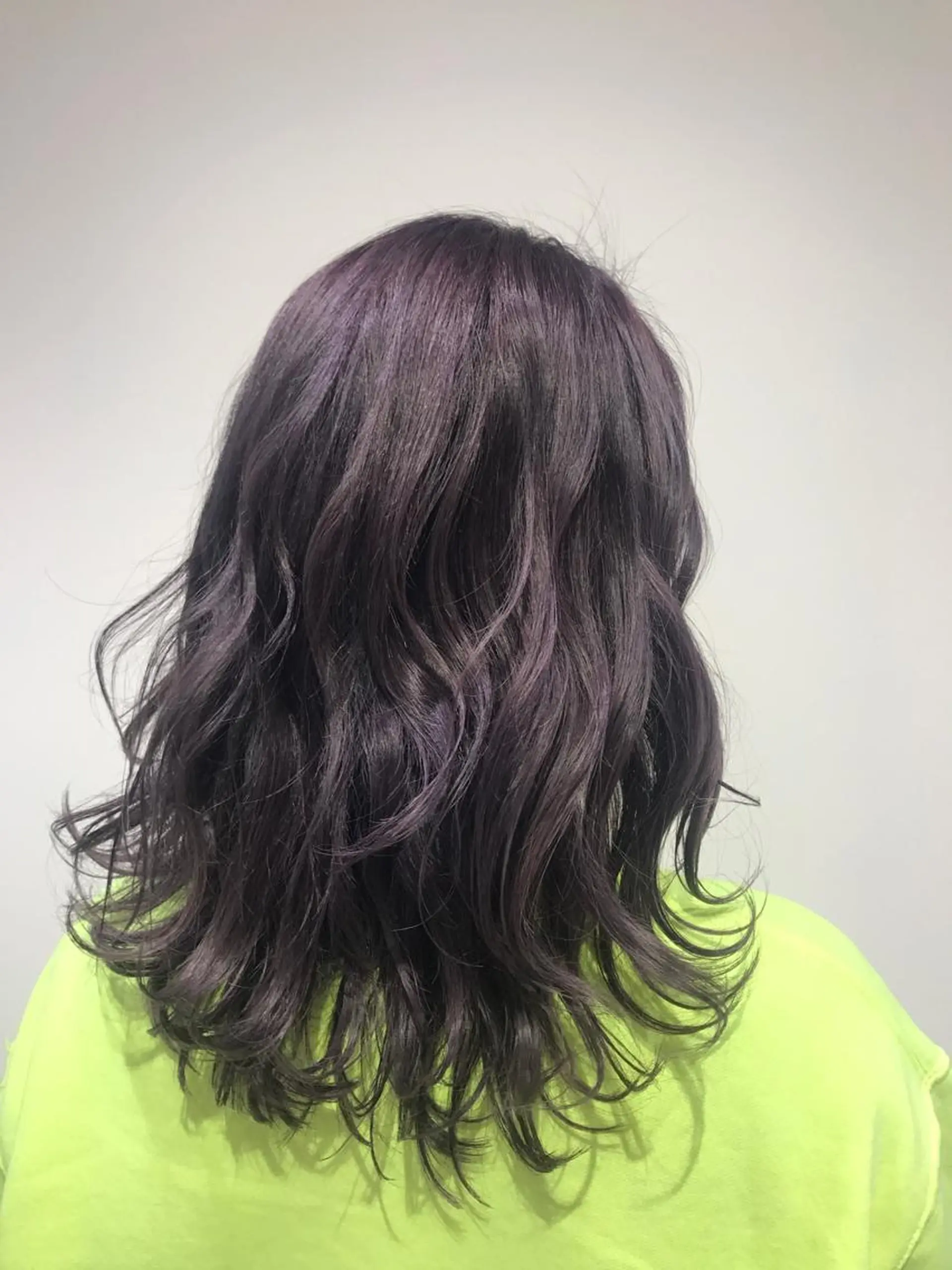 セミロング カラー アッシュ ベージュカラー ブリーチ イルミナカラー パープルカラー 【暖色カラー特化】 中山由梨のヘアスタイル