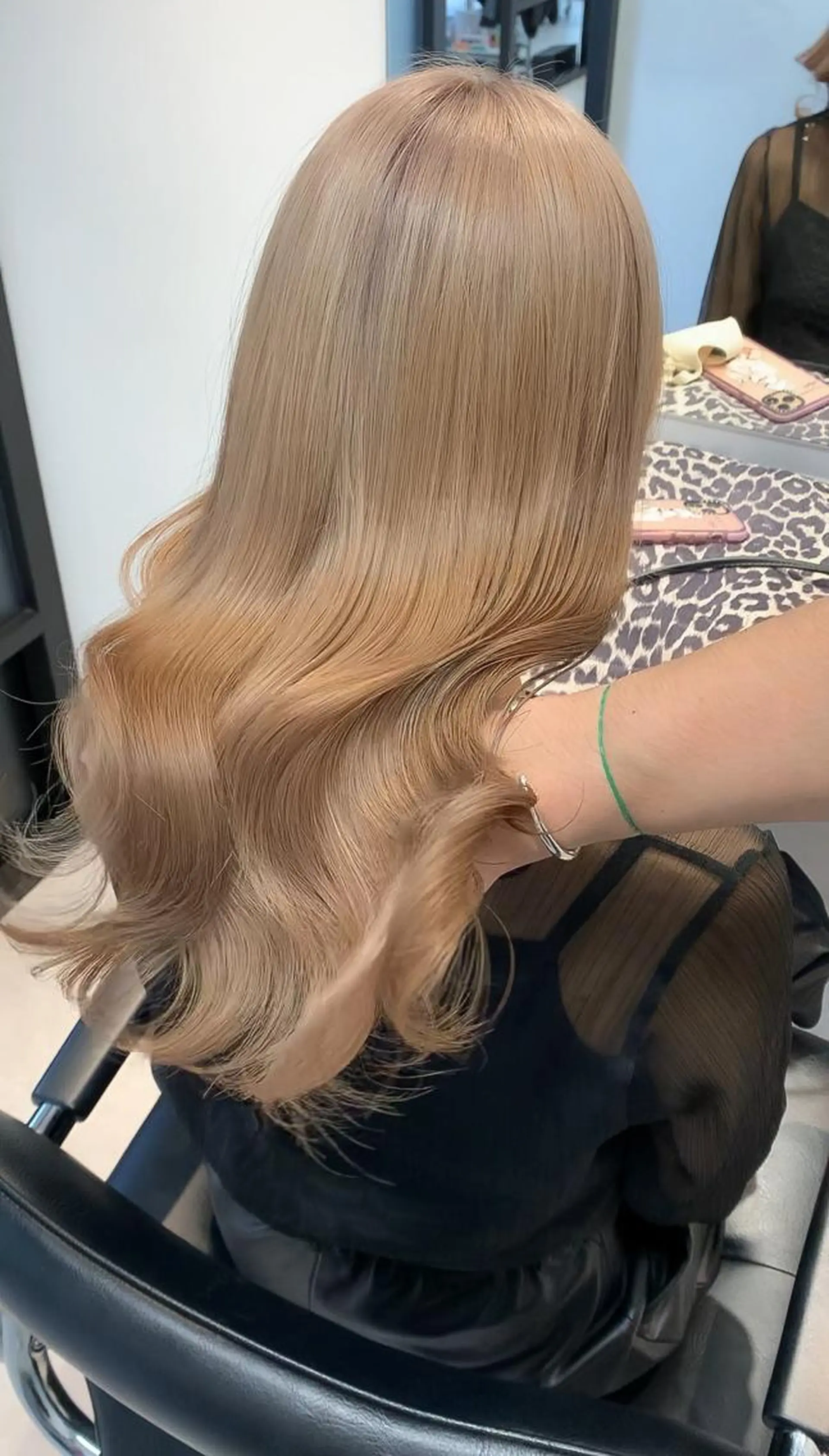 ロング ケアカラー 髪質改善 韓国風ヘア レイヤーカット ロング 🦋ブリーチ/カラー 専門AYA💖のヘアスタイル