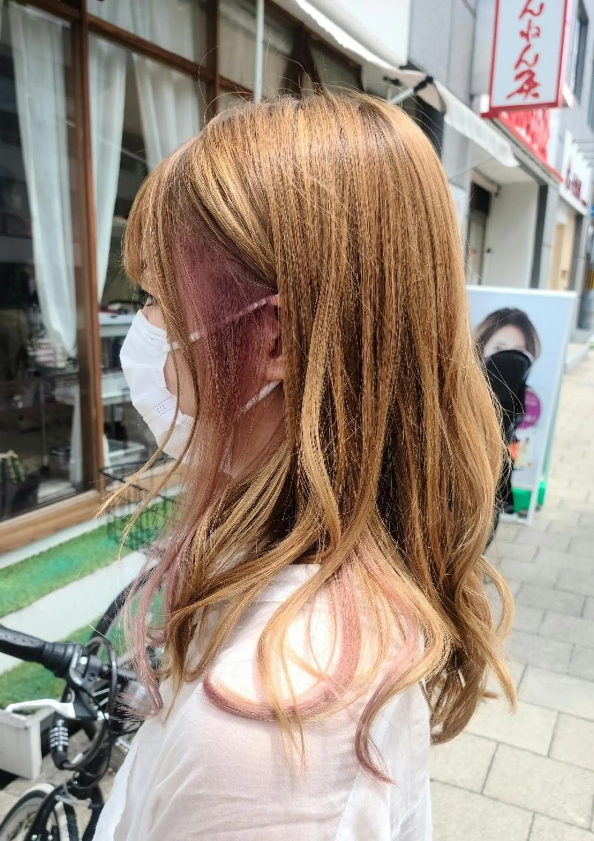 ショート カラー ブリーチ イヤリングカラー 赤松 摩美のヘアスタイル