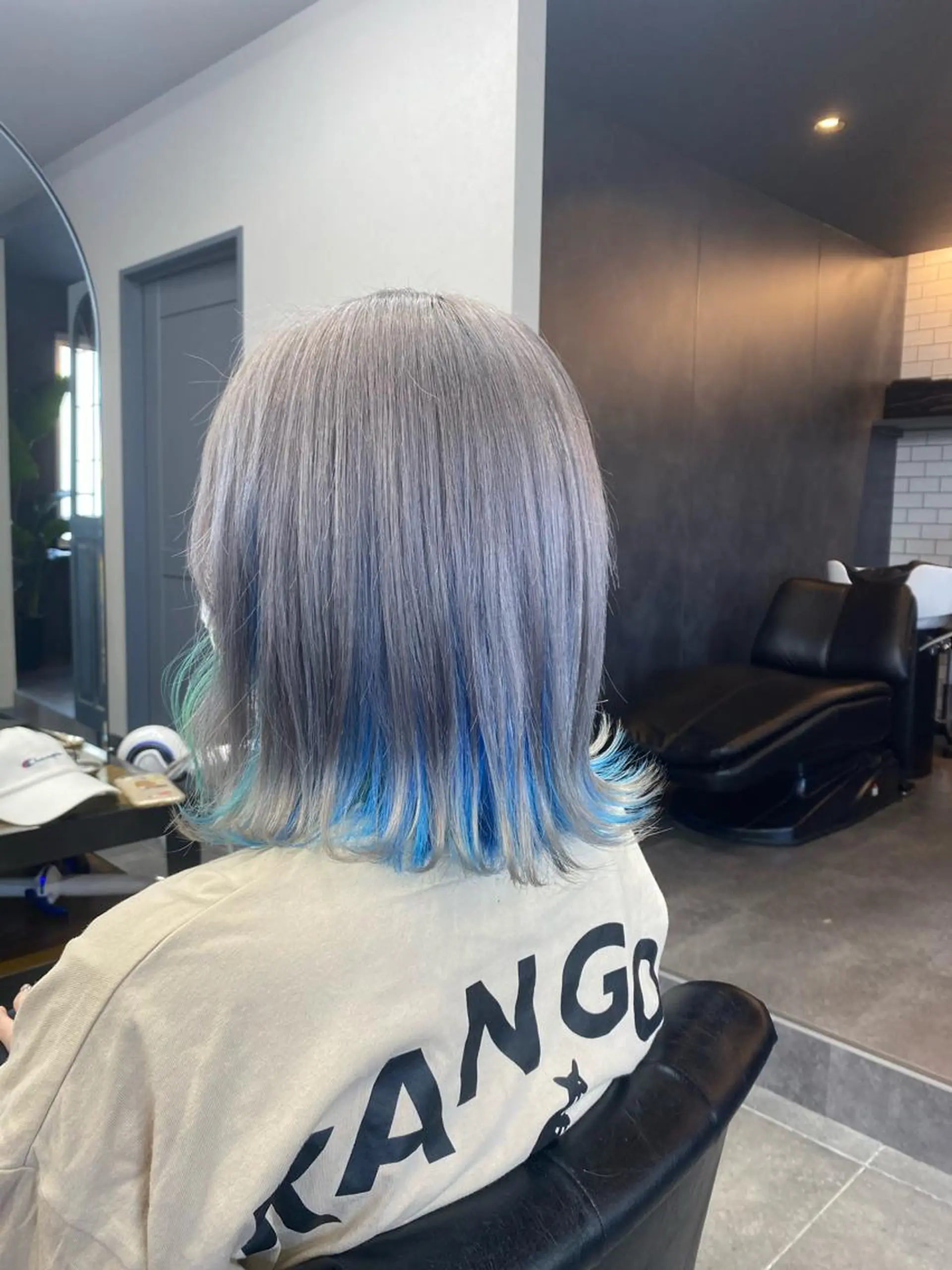 ミディアム maco 艶感ハイトーン🦋のヘアスタイル