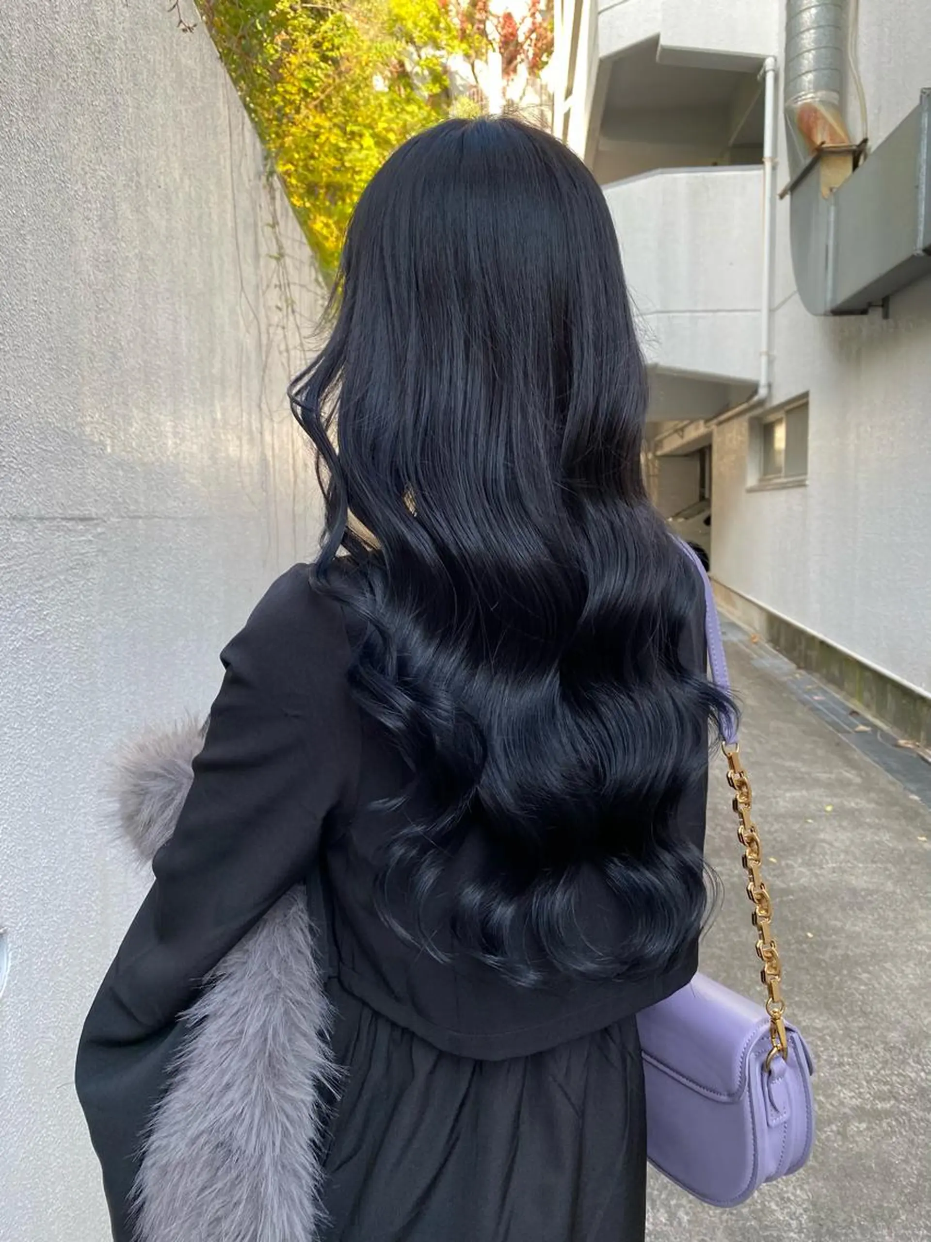 ロング カラー 黒髪 ブリーチ ブルーカラー ブルーブラック 透明感カラー 【艶ヘア】 どうまえのヘアスタイル