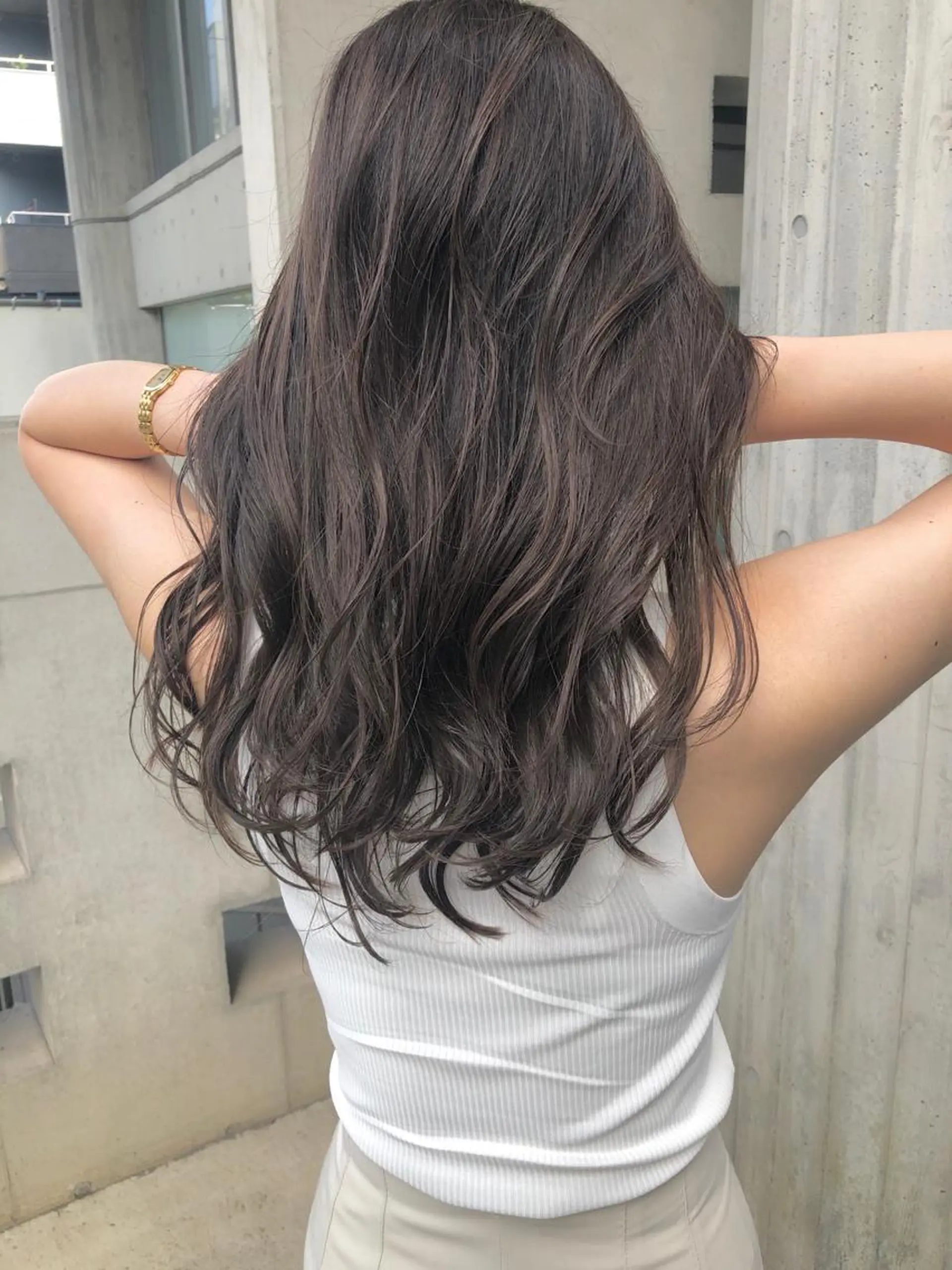 ロング カラー ダークグレー ダークグレージュ グレージュ ハイライトカラー ハイライト LIZE nex the salon 渋谷【ライズ ネックス ザ サロン】所属・大人レイヤー🌞海外 🌞韓国🌞濱口のヘアスタイル