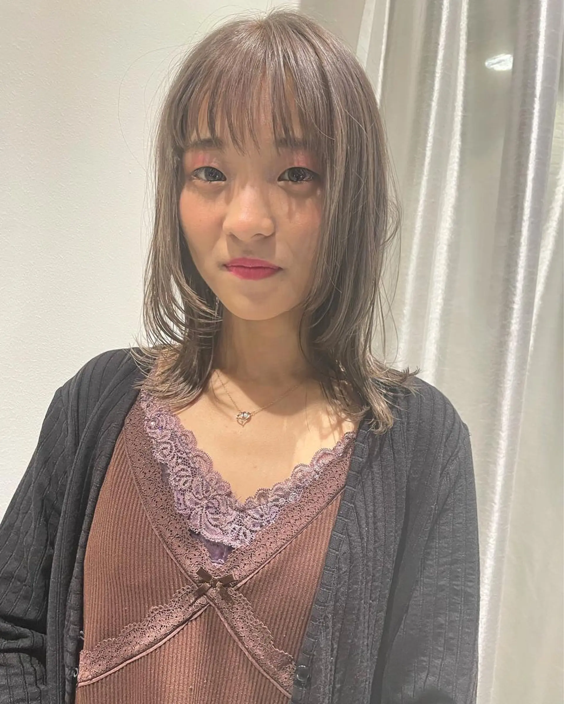 ミディアム カラー tomo🍒パーマ ハイトーン似合わせのヘアスタイル