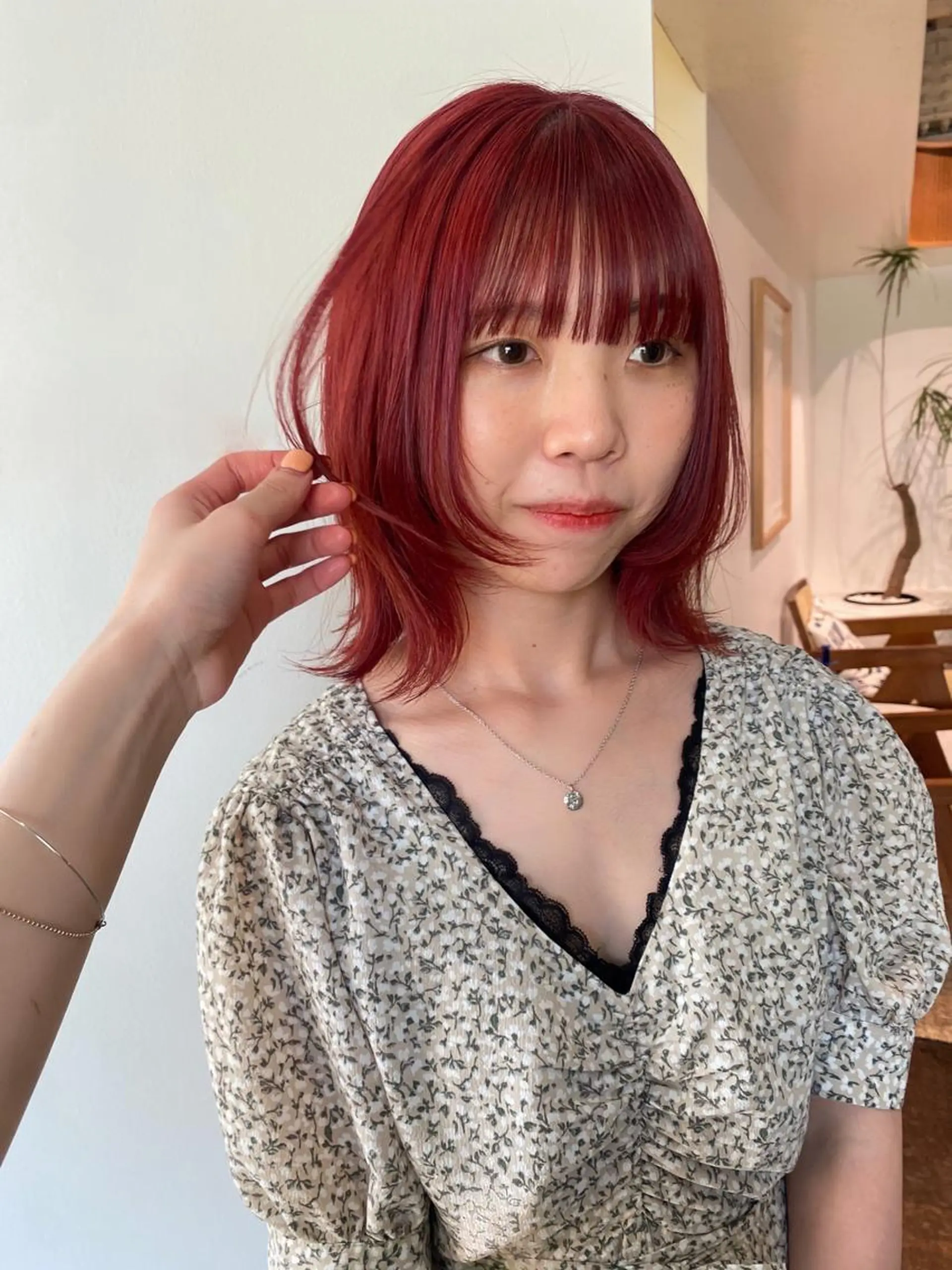 ミディアム カラー ヘアアレンジ ミディアムレイヤー ブラウンカラー レッドカラー レッドブラウン レイヤーカット レイヤー🌟艶カラー 🕊まやのヘアスタイル