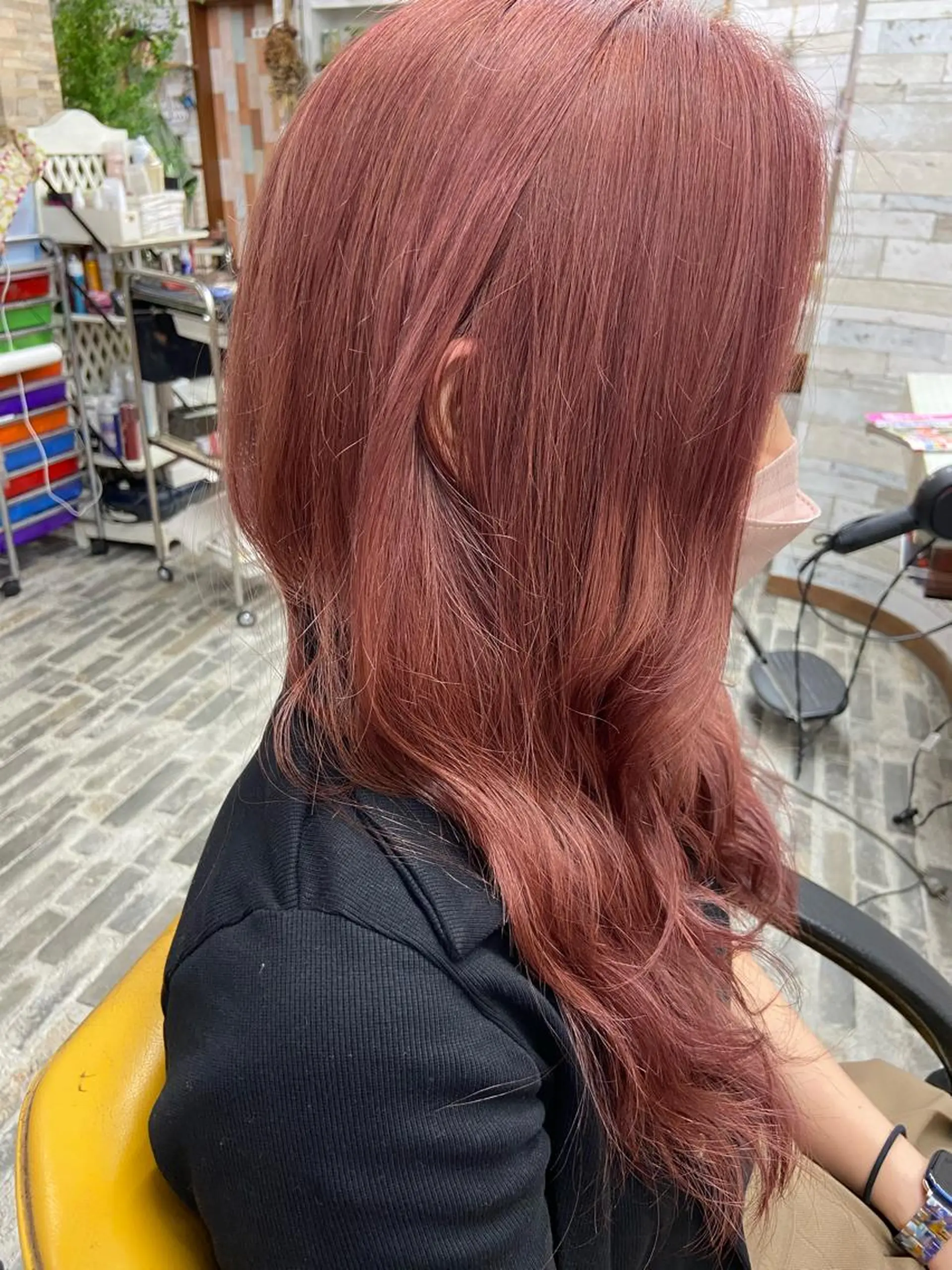 ロング カラー ピンクカラー ルビー ヘアカラー トリートメント 大坪 拓斗のヘアスタイル