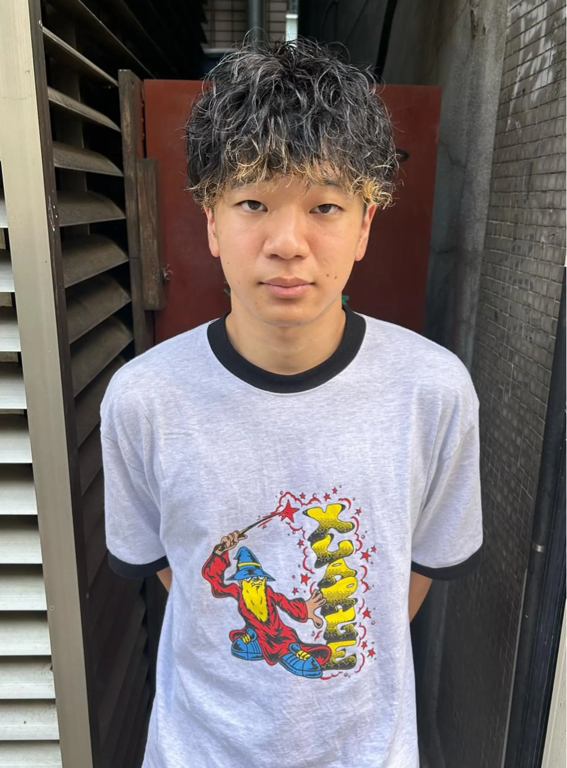 ショート カラー パーマ メンズ メンズブリーチ メンズハイライト メンズインナーカラー メンズパーマ プードルパーマ charme所属・💈メンズ短髪特化 ✂︎伊藤大輝💈のヘアスタイル