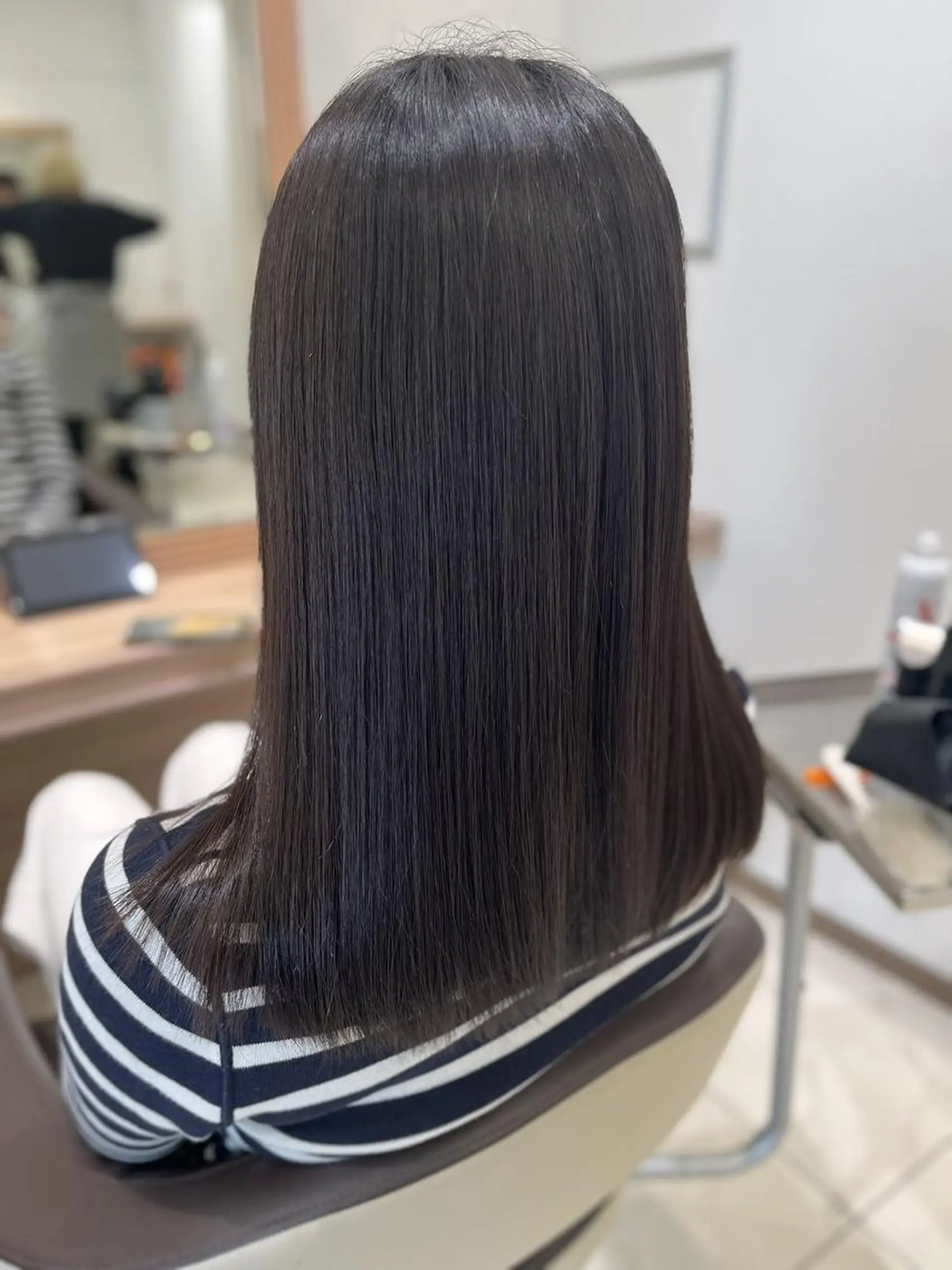カラー セミロング 江頭 捺希のヘアスタイル