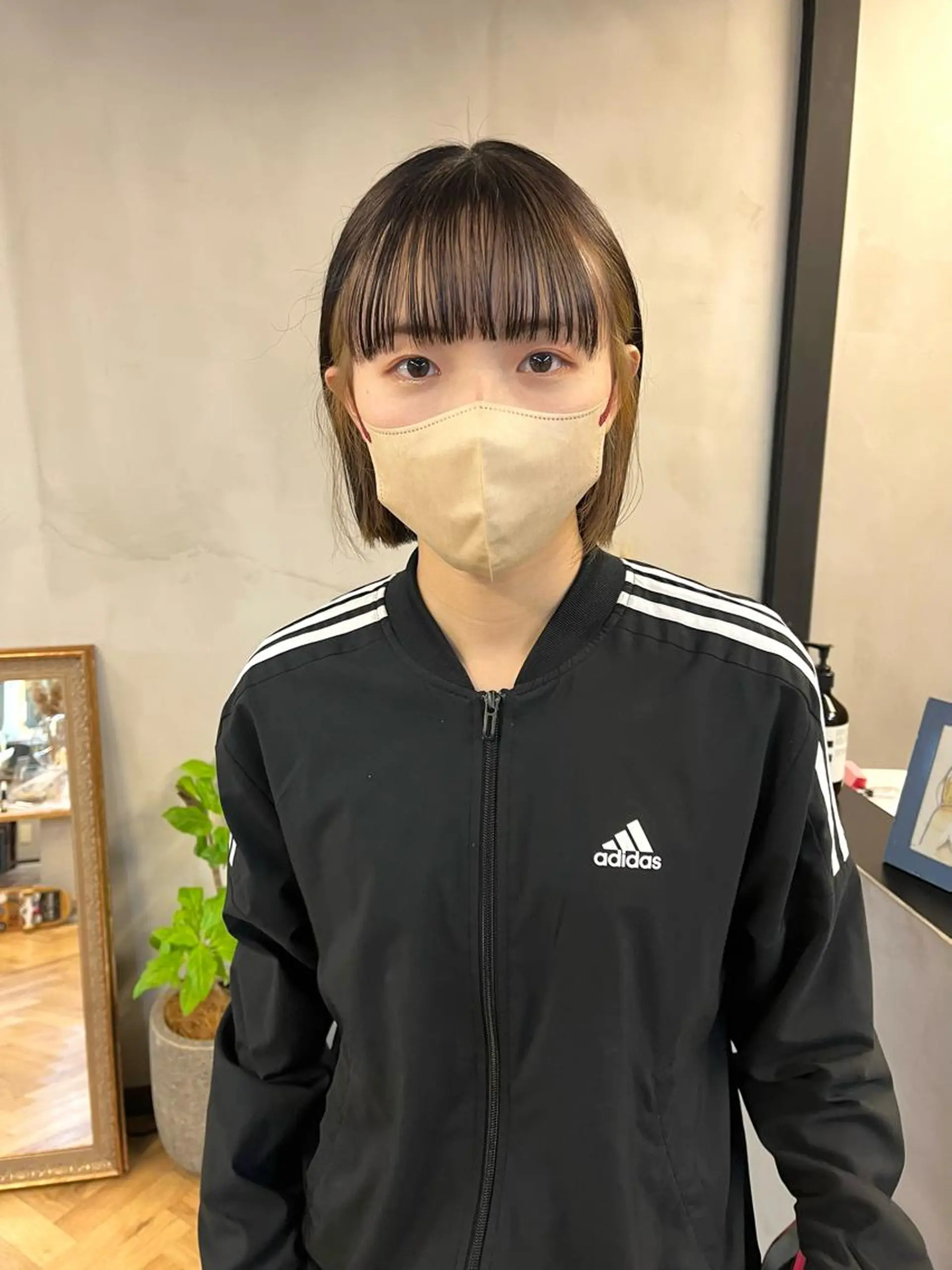 ショート カラー ブリーチ ena/ブリーチなし 透明感・レイヤー🎀のヘアスタイル