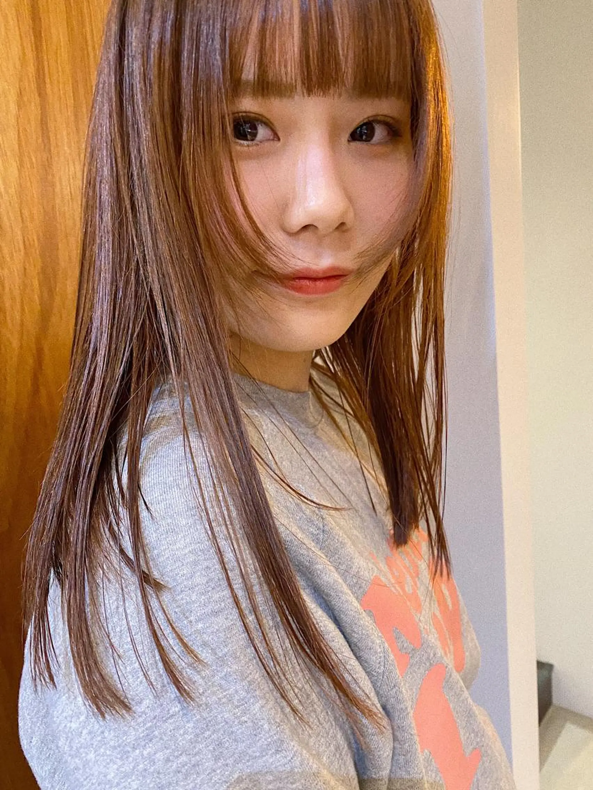 セミロング 砂原 ひよりのヘアスタイル