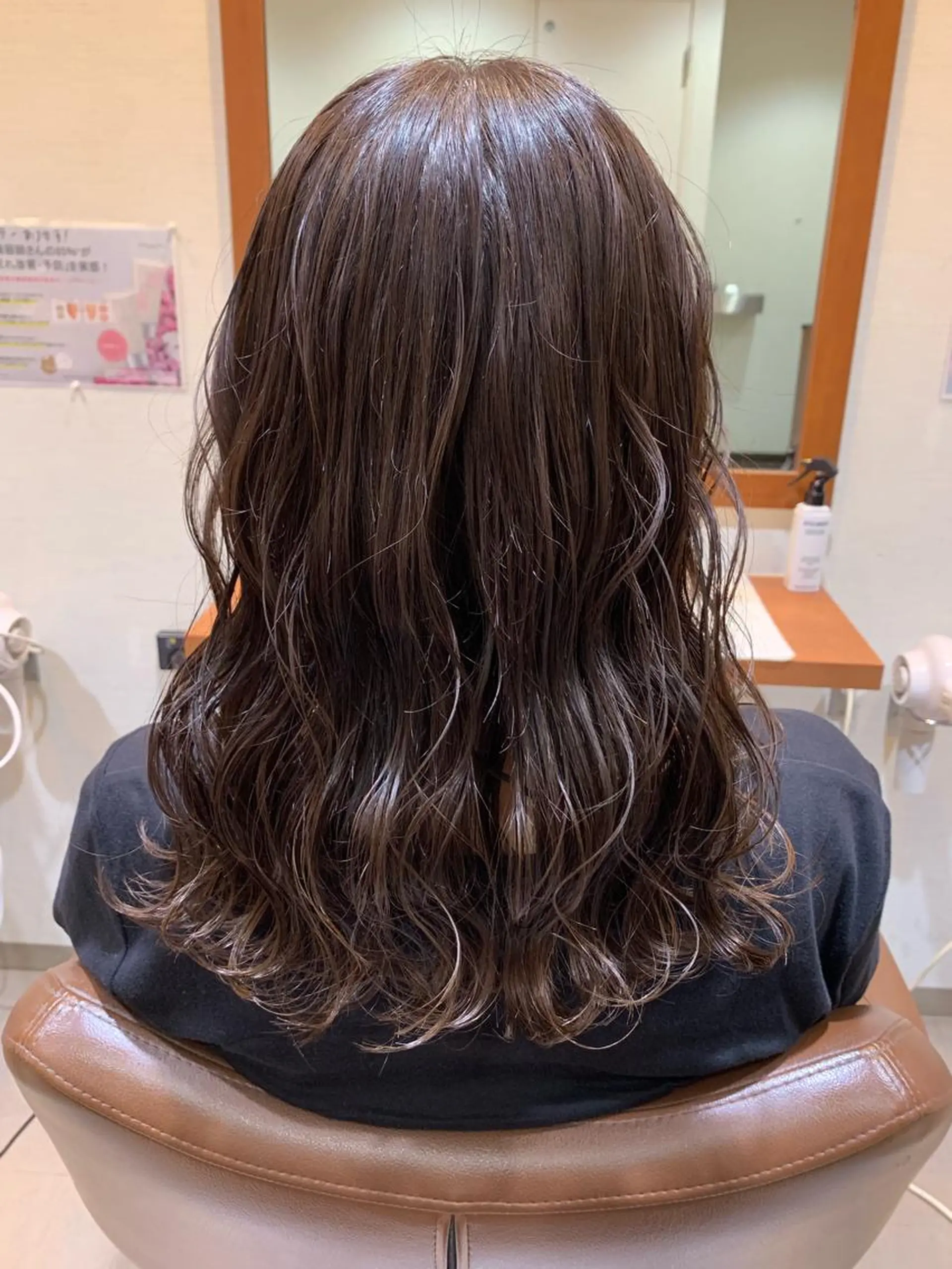 セミロング カラー パーマ 蓮見  友里のヘアスタイル