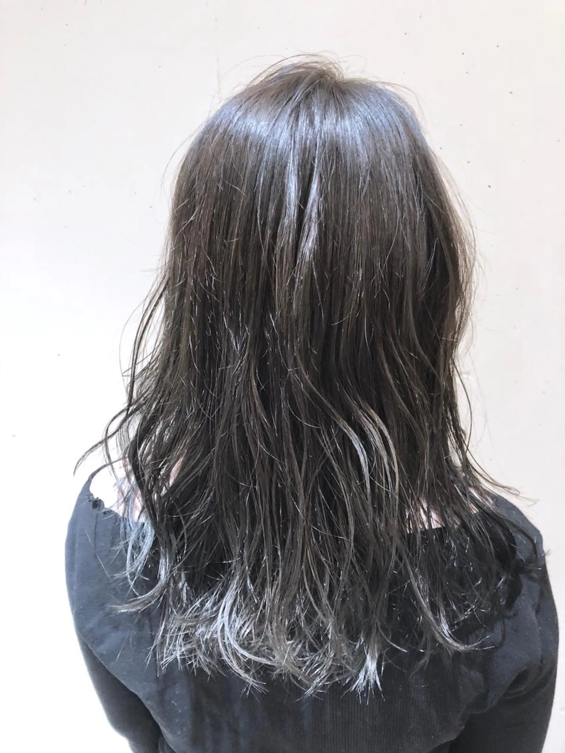 ミディアム カラー パーマ ヘアアレンジ ミディアムパーマ バレイヤージュ 黒髪 透明感カラー グラデーションカラー 【ツヤ髪美容師】 ツダケイスケのヘアスタイル