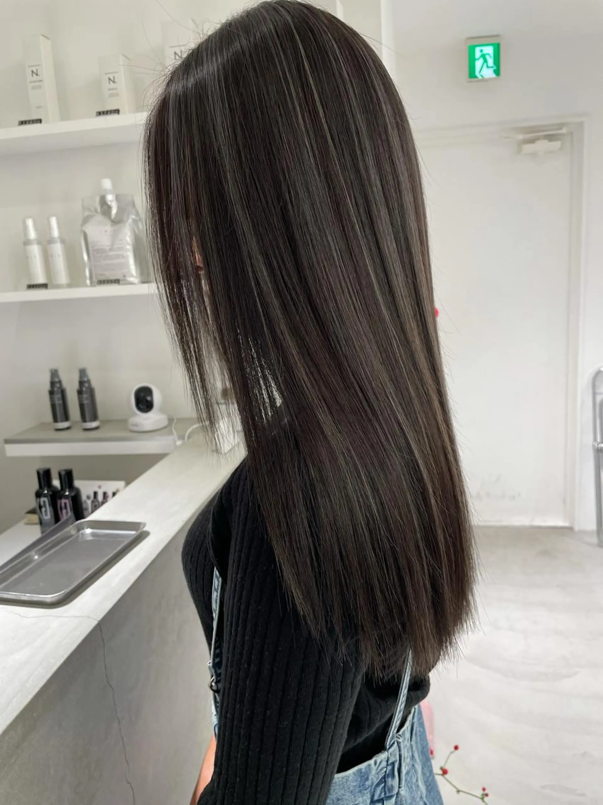 ロング ボブ ハイライト 髪質改善 レイヤーカット 縮毛矯正 ito. ブリーチ/髪質改善のヘアスタイル