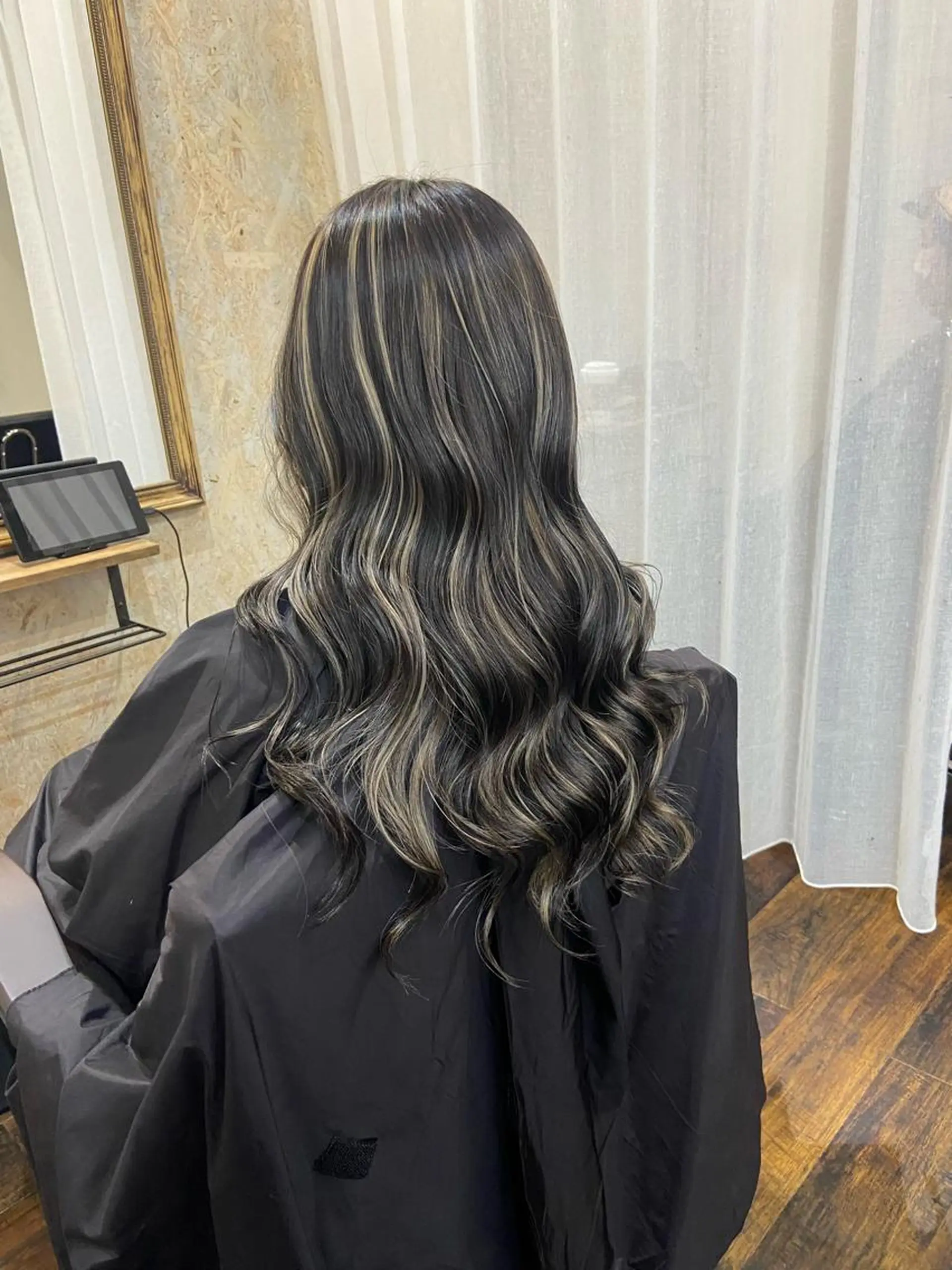 ロング ハイライト 柳沼 沙季奈のヘアスタイル