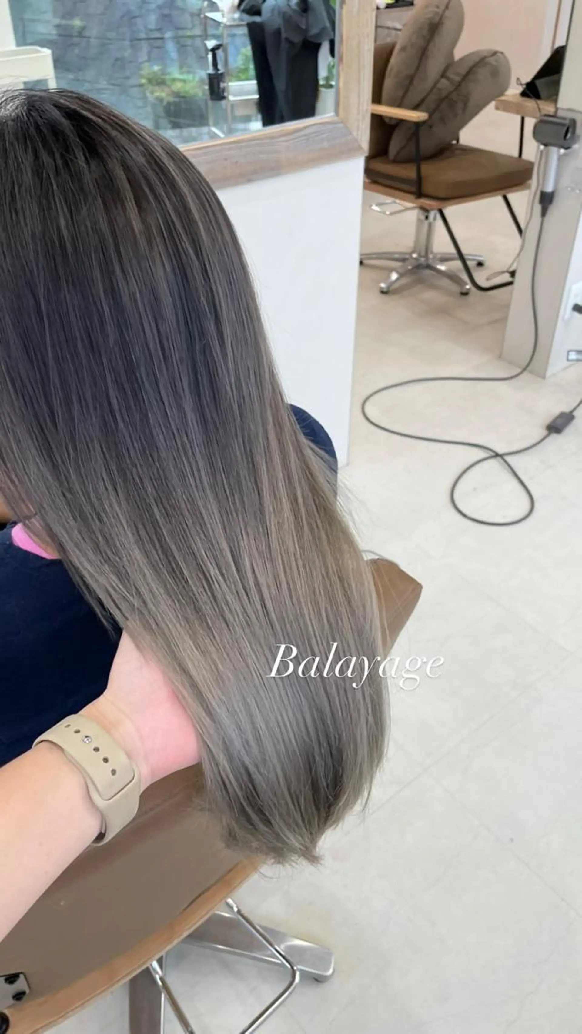 ロング ヘアカラー 鈴木 妃帆未のヘアスタイル