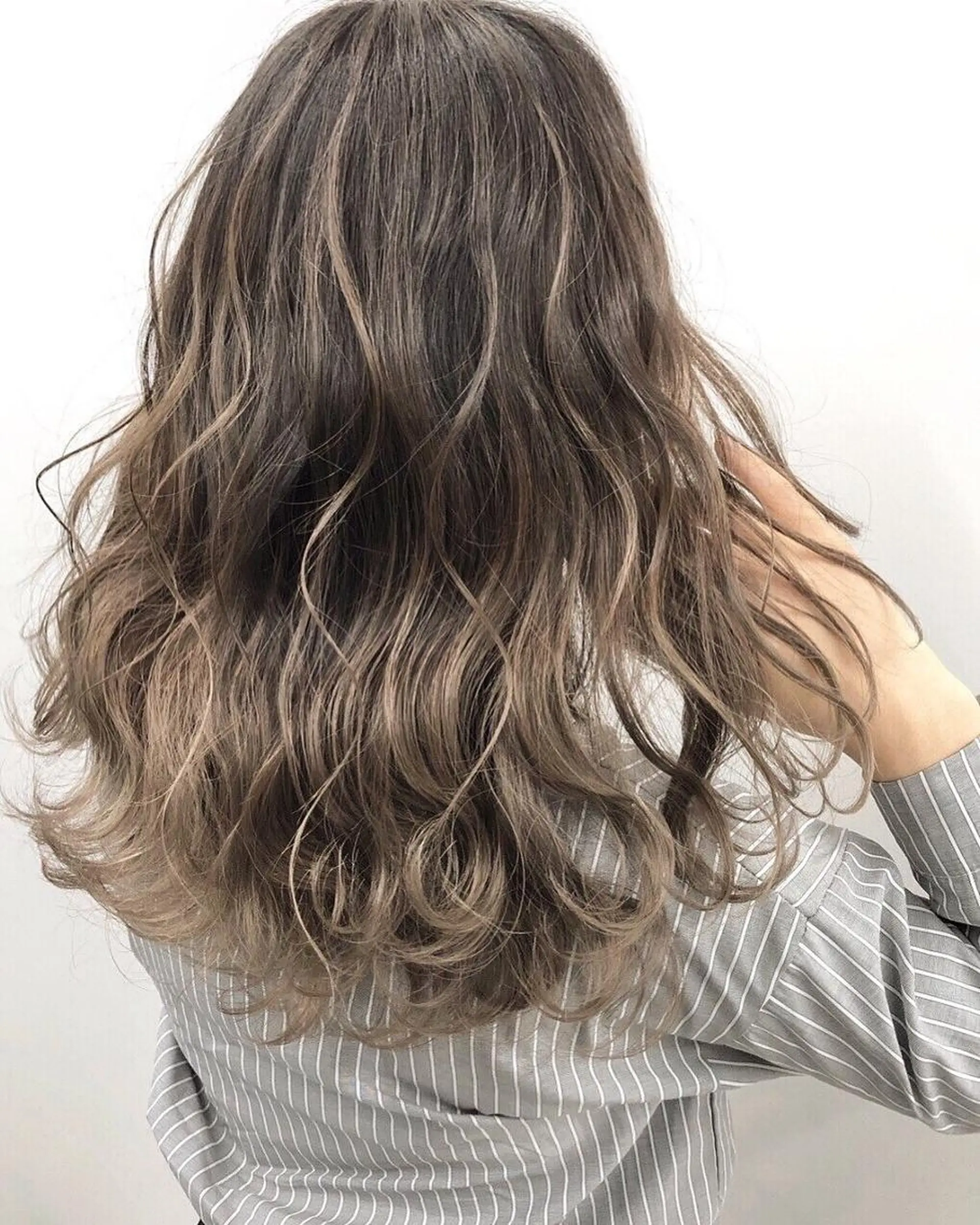 ミディアム ヘアアレンジ カラー 🦄コグレケンタピ ンクカラー🎨パーマのヘアスタイル