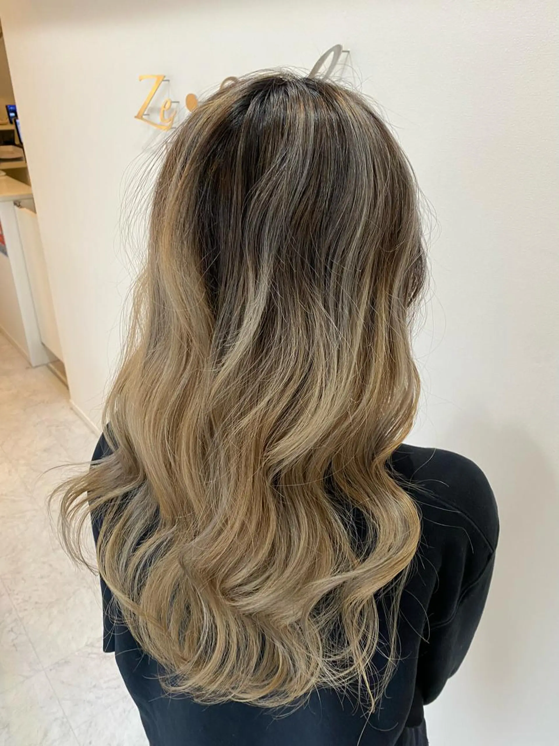 ロング レイヤーカット カット ヘアカラー トリートメント ヘッドスパ ze sealのヘアスタイル