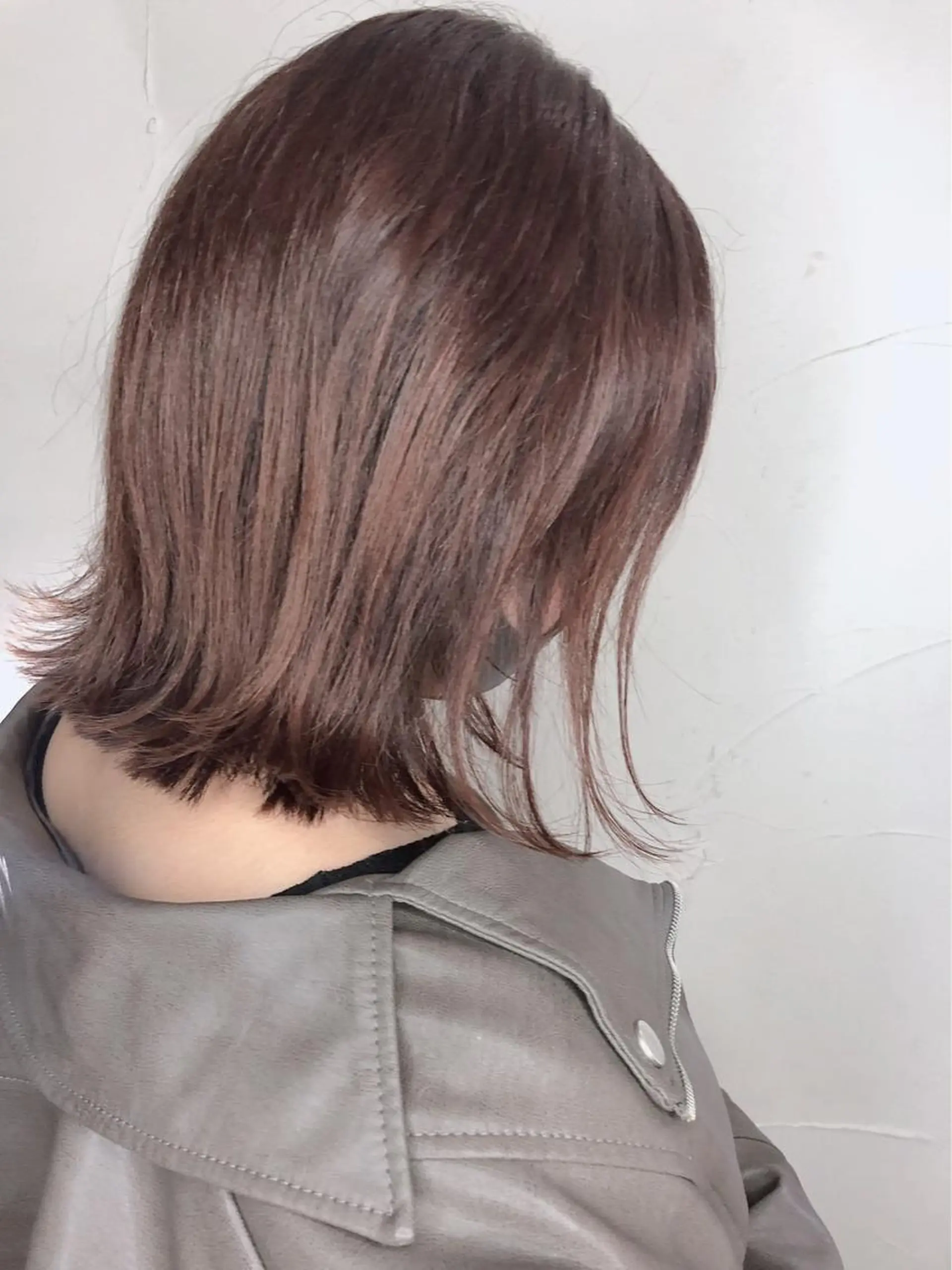 セミロング カラー 渡部凌我 小顔ウルフ ハイトーンカラーのヘアスタイル