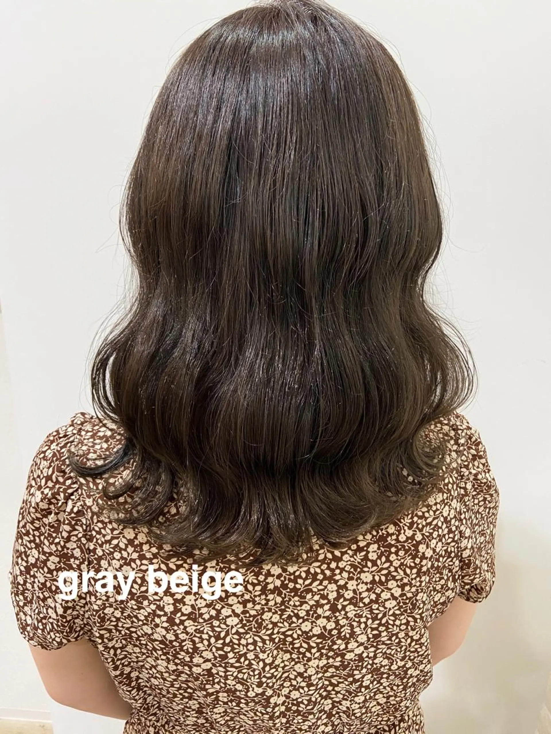 セミロング カラー merc.🌿💚 八幡真衣のヘアスタイル