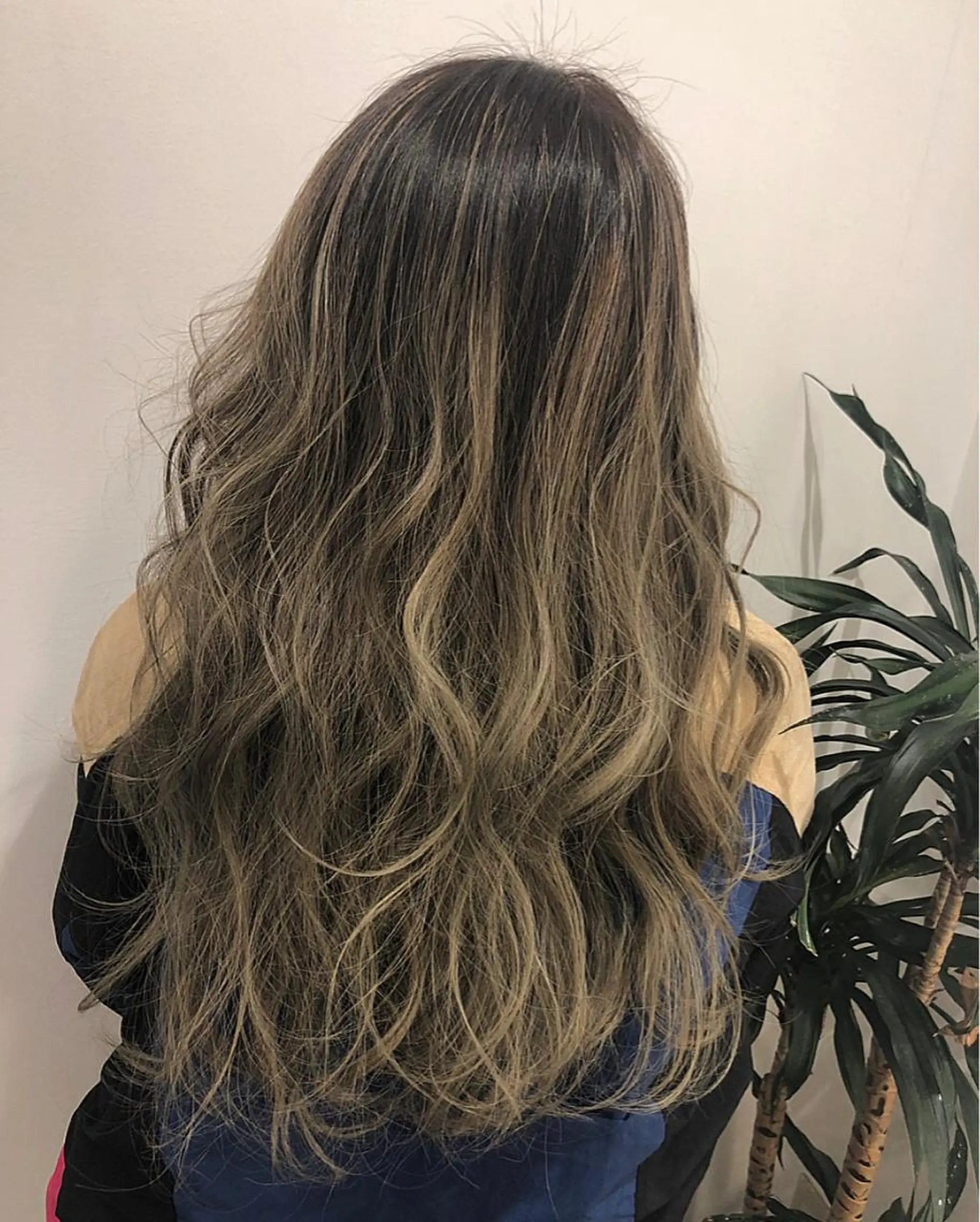 ロング カラー sail hairのヘアスタイル
