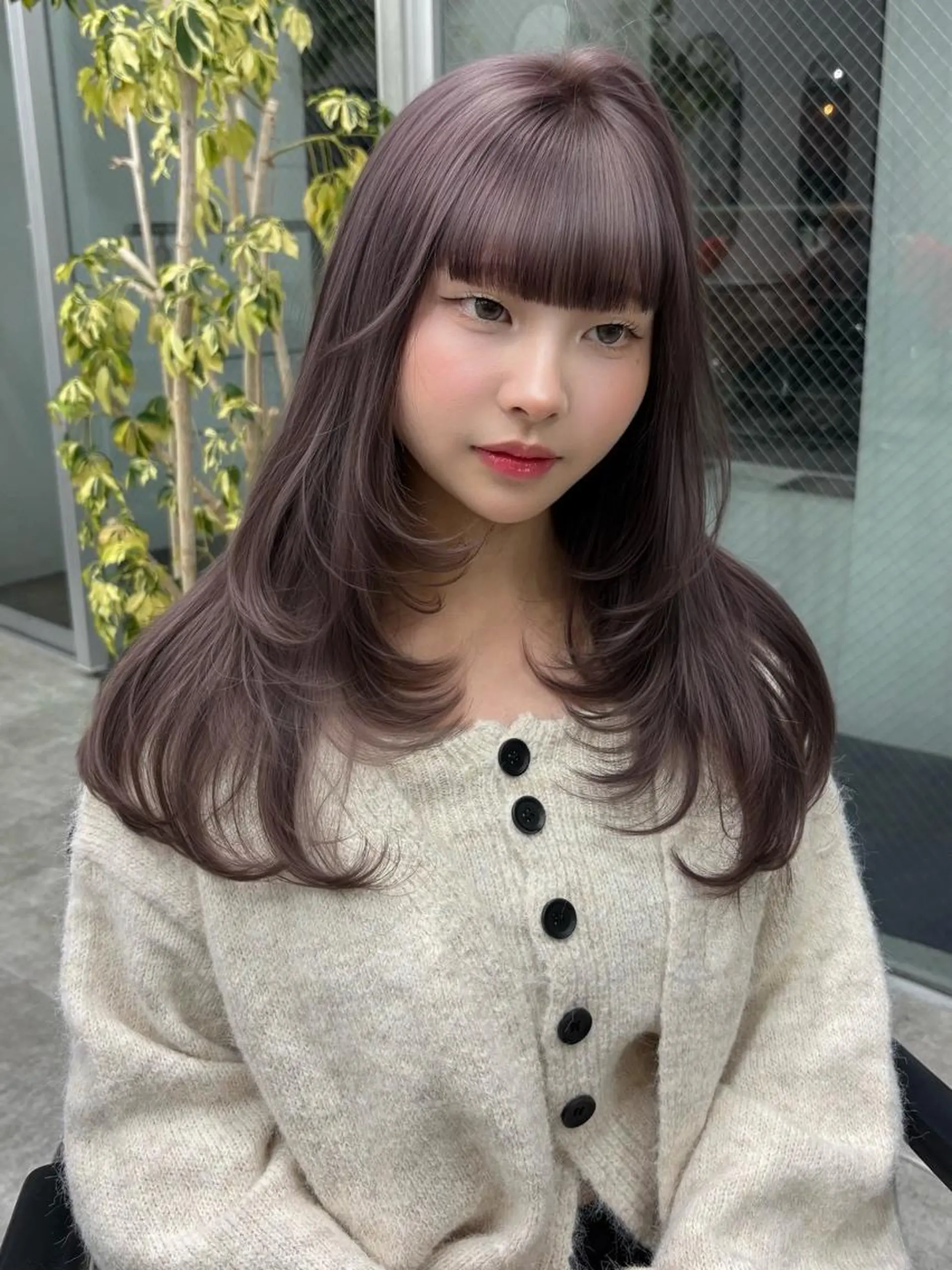 カラー セミロング 透明感カラー グレージュ ラベンダーカラー ラベンダーグレージュ ラベンダーグレー ヘアカラー ♡韓国ヘア♡ ブリーチ✨ハイトーンのヘアスタイル