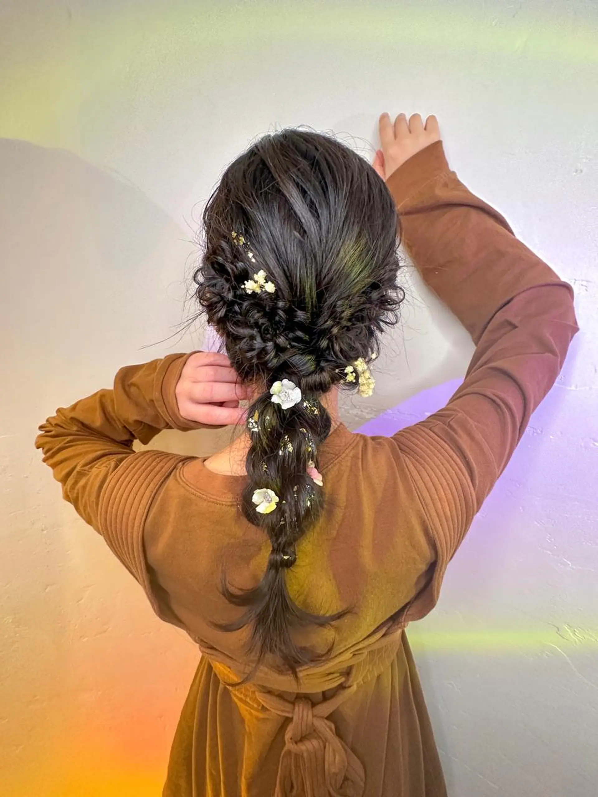 セミロング カラー パーマ ヘアアレンジ アイブロウ 推し活専用 【派手髪】飯野ゆかりのヘアスタイル