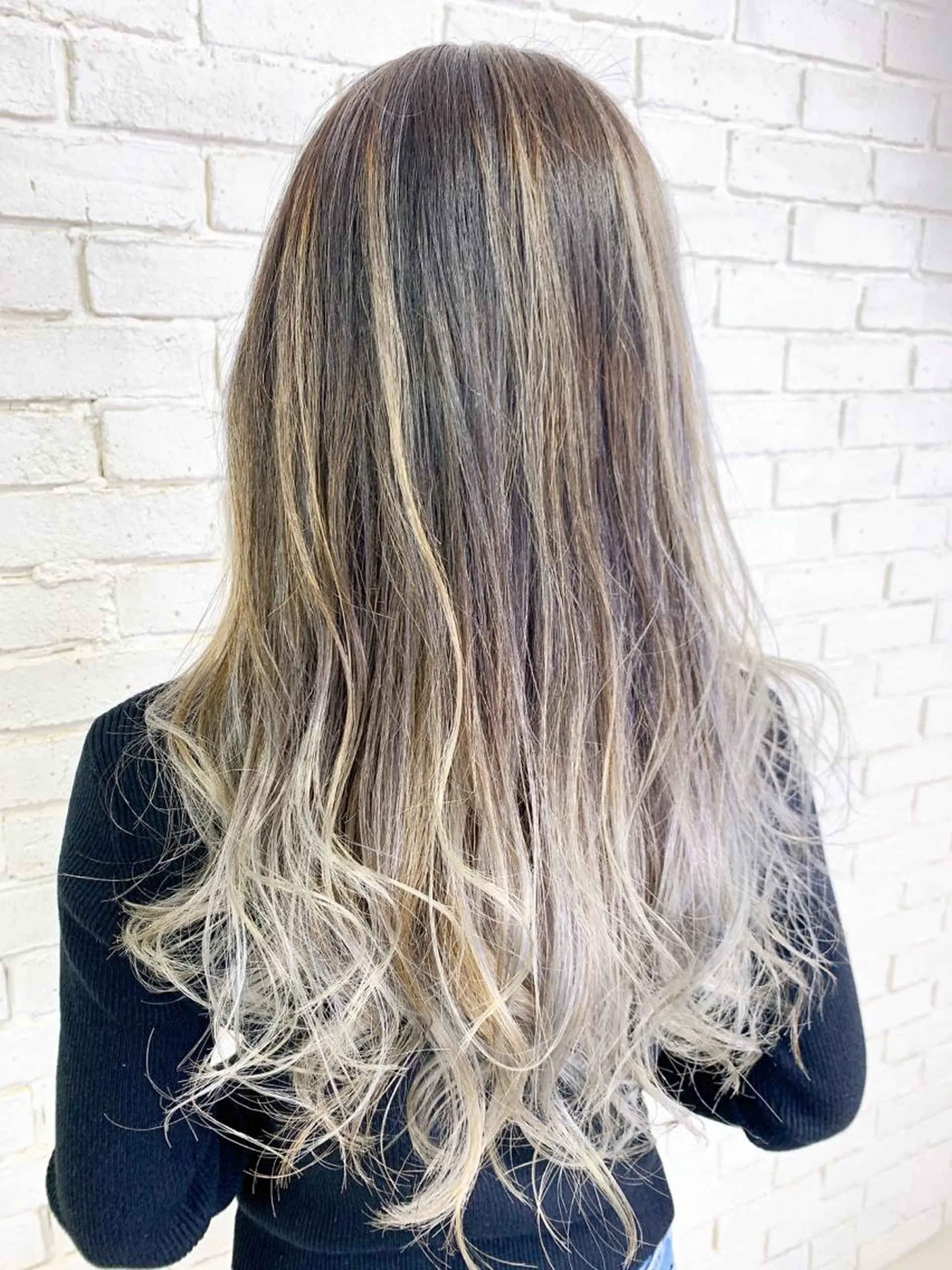 ロング カラー バレイヤージュ ブリーチ レイヤーカット ヘアカラー トリートメント LUXBE LUCEのヘアスタイル