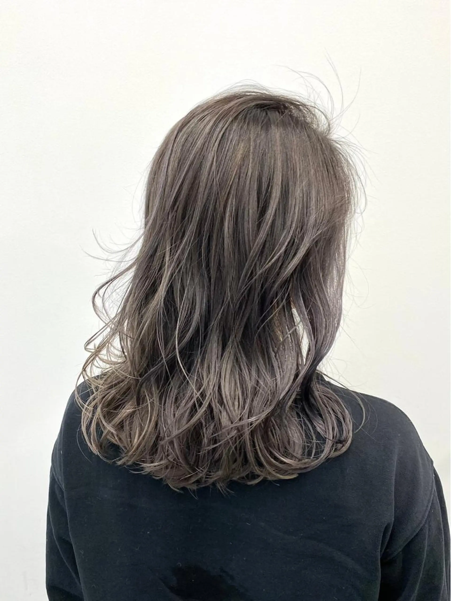 セミロング カラー ベージュカラー ハイライトカラー オリーブベージュ ハイライト 小顔ショート/透明感 カラー/チサトのヘアスタイル
