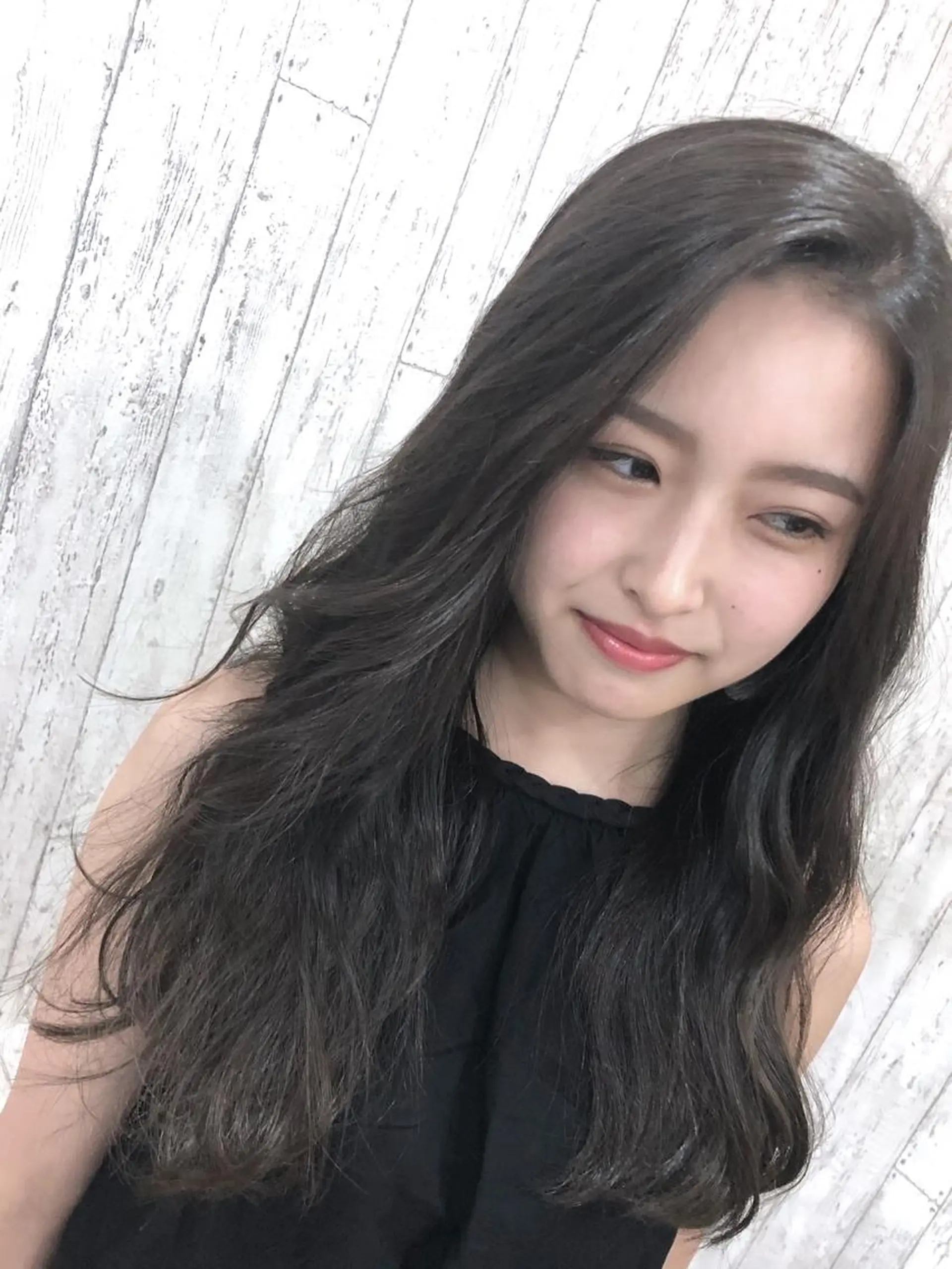 セミロング LANI OOSAKAのヘアスタイル