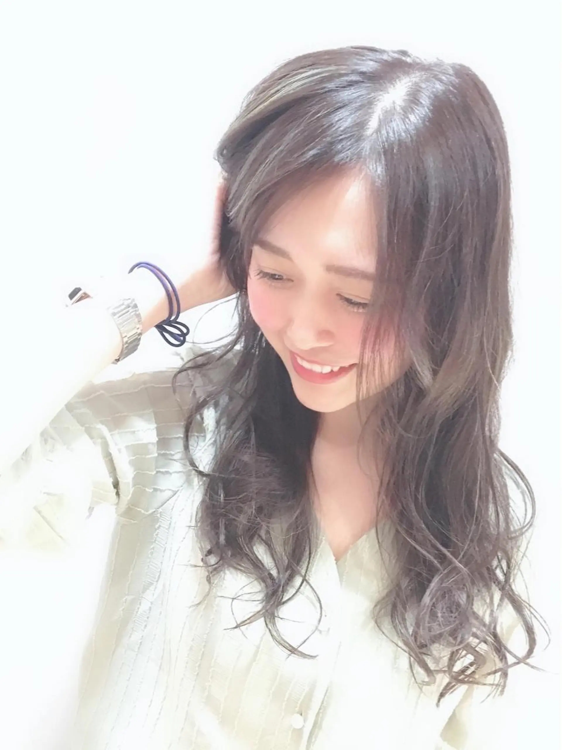 ロング パーマ 髪質改善✨透明感カラ ー🌈シエルブルーのヘアスタイル