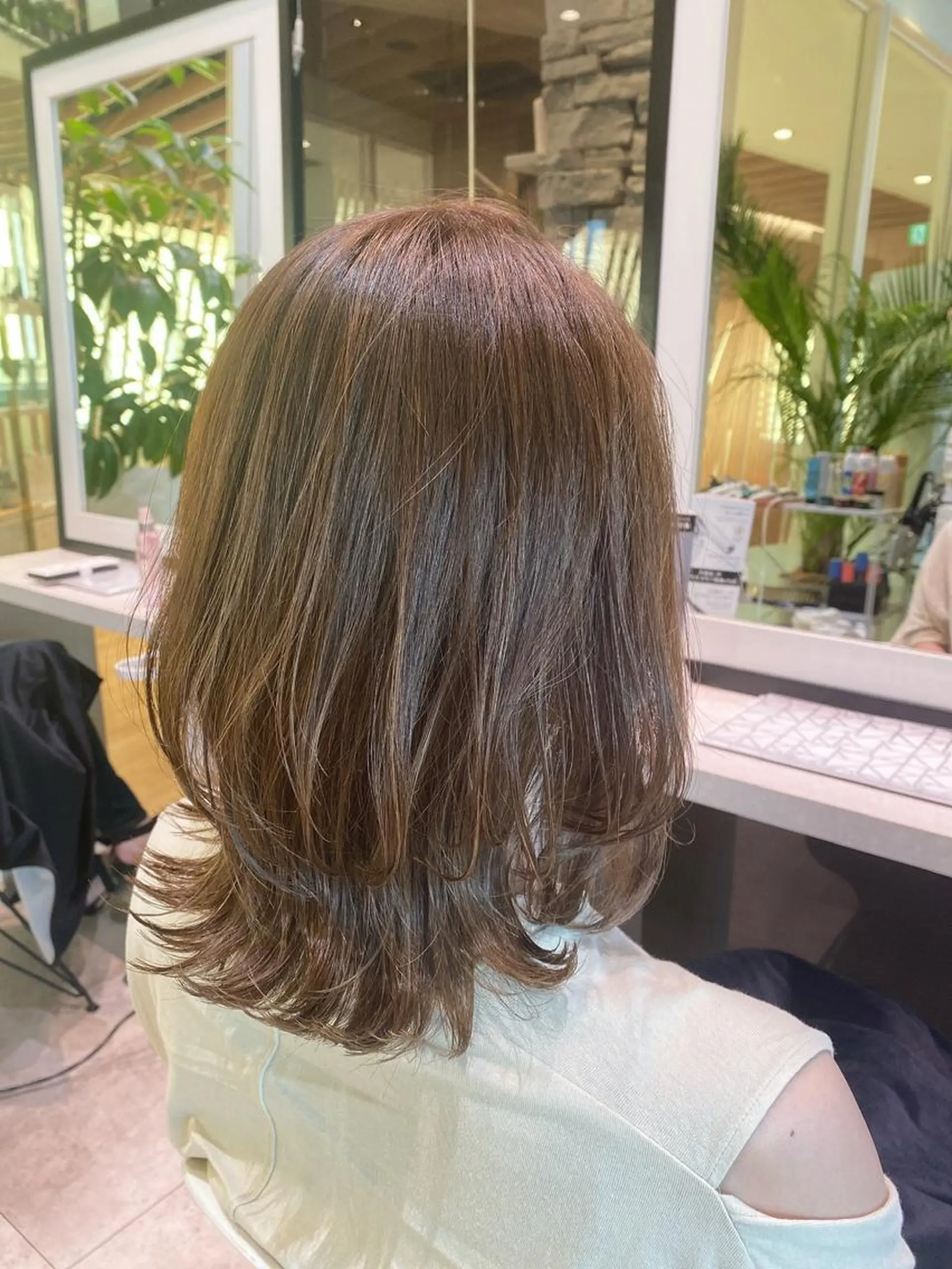 ミディアム カラー ハイライトカラー くびれヘア ハイライト カット ヘアカラー トリートメント 内藤 裕真  k-twoのヘアスタイル