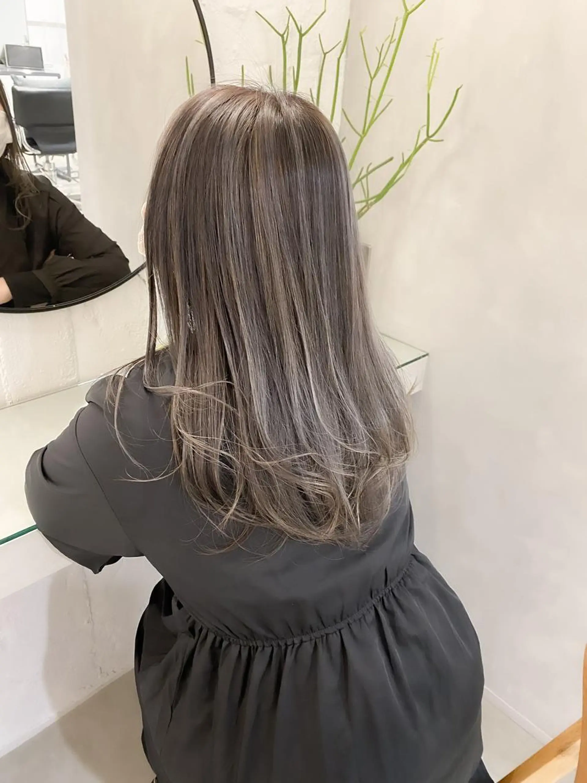 セミロング カラー ハイライトカラー ハイライト カット ヘアカラー レイヤーカットのプロ 大人ヘア宮森貴志のヘアスタイル