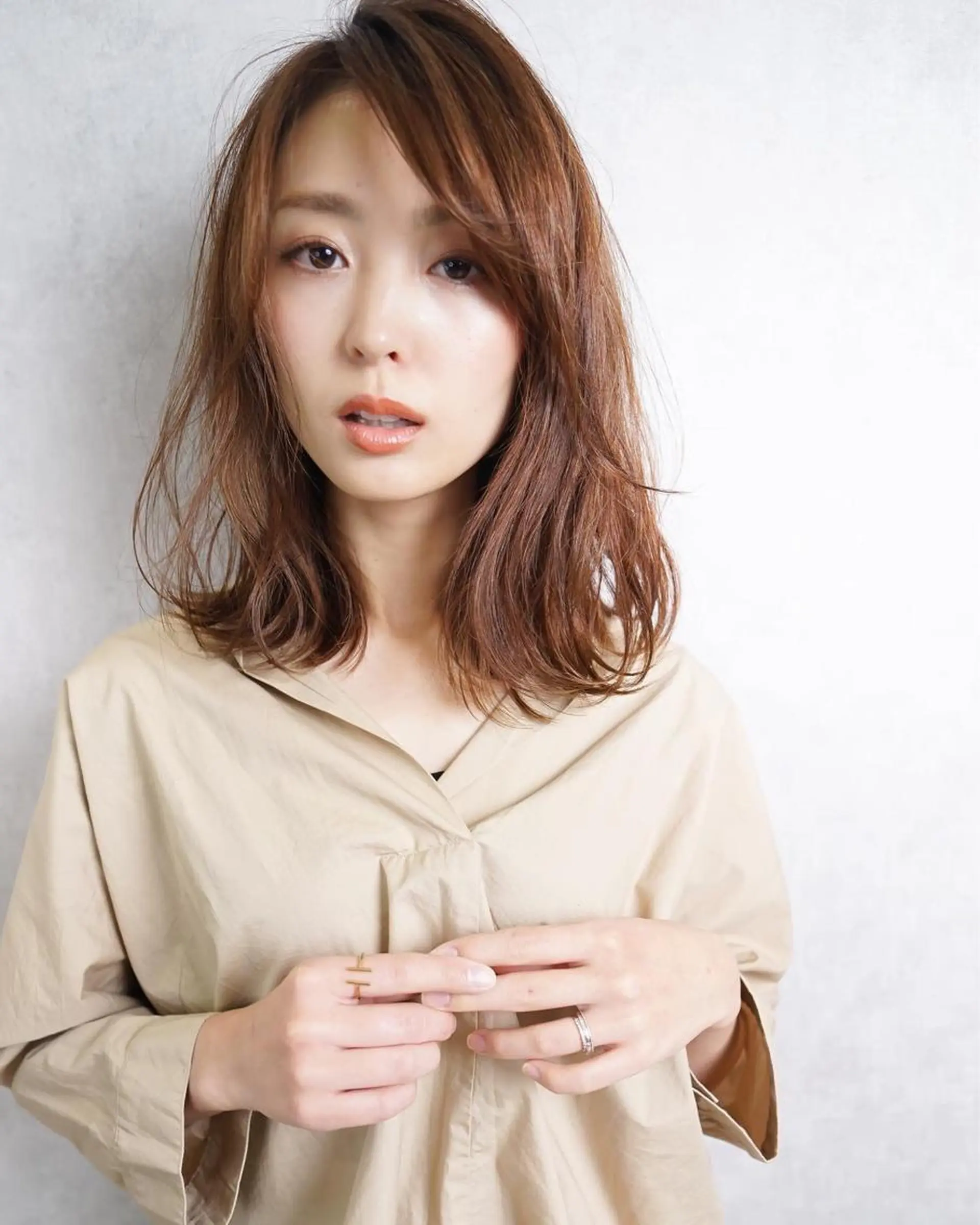 ミディアム ヘアールーム アートのヘアスタイル