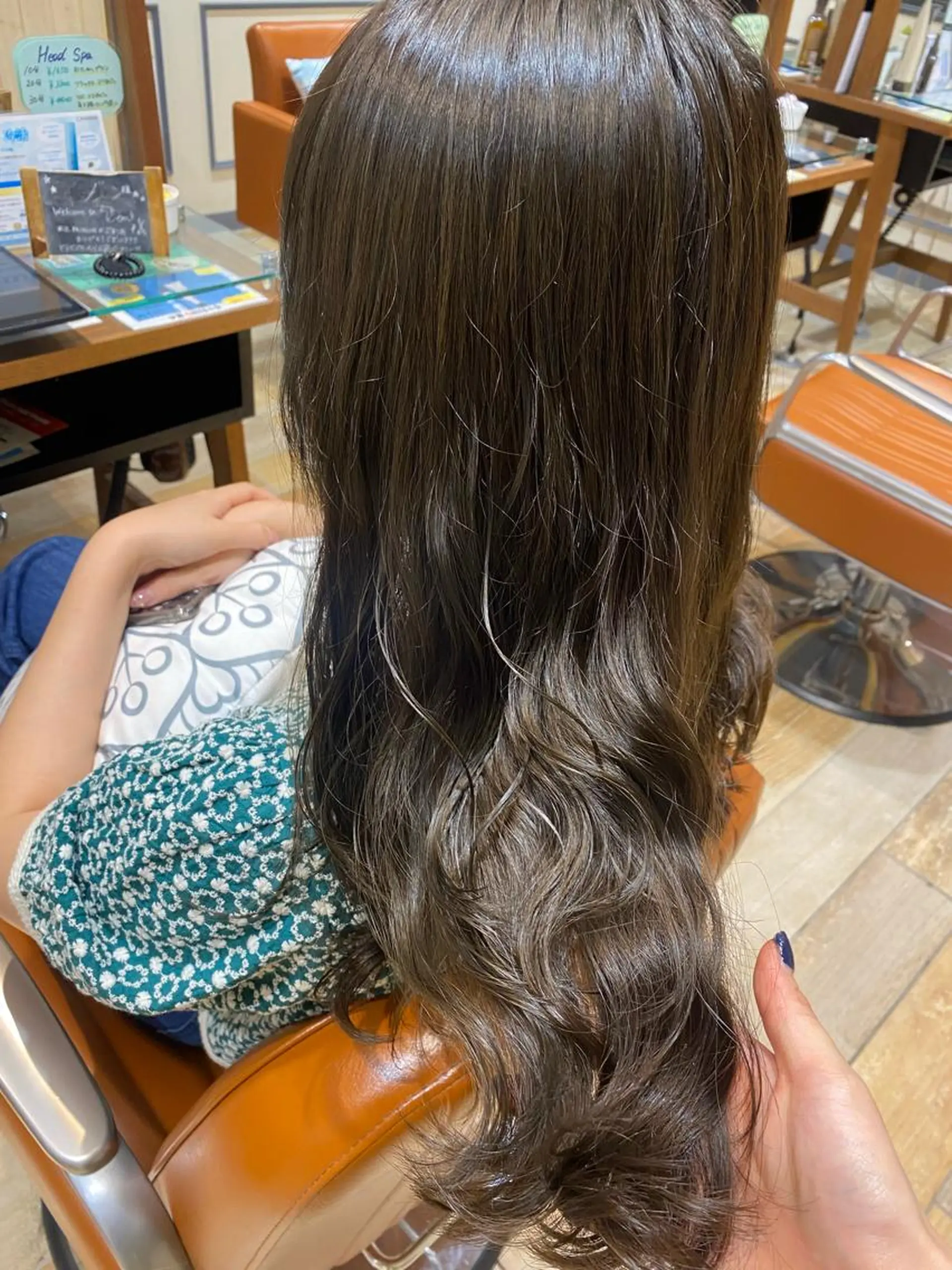 ロング カラー ヘアカラー トリートメント 宮内 真乃のヘアスタイル