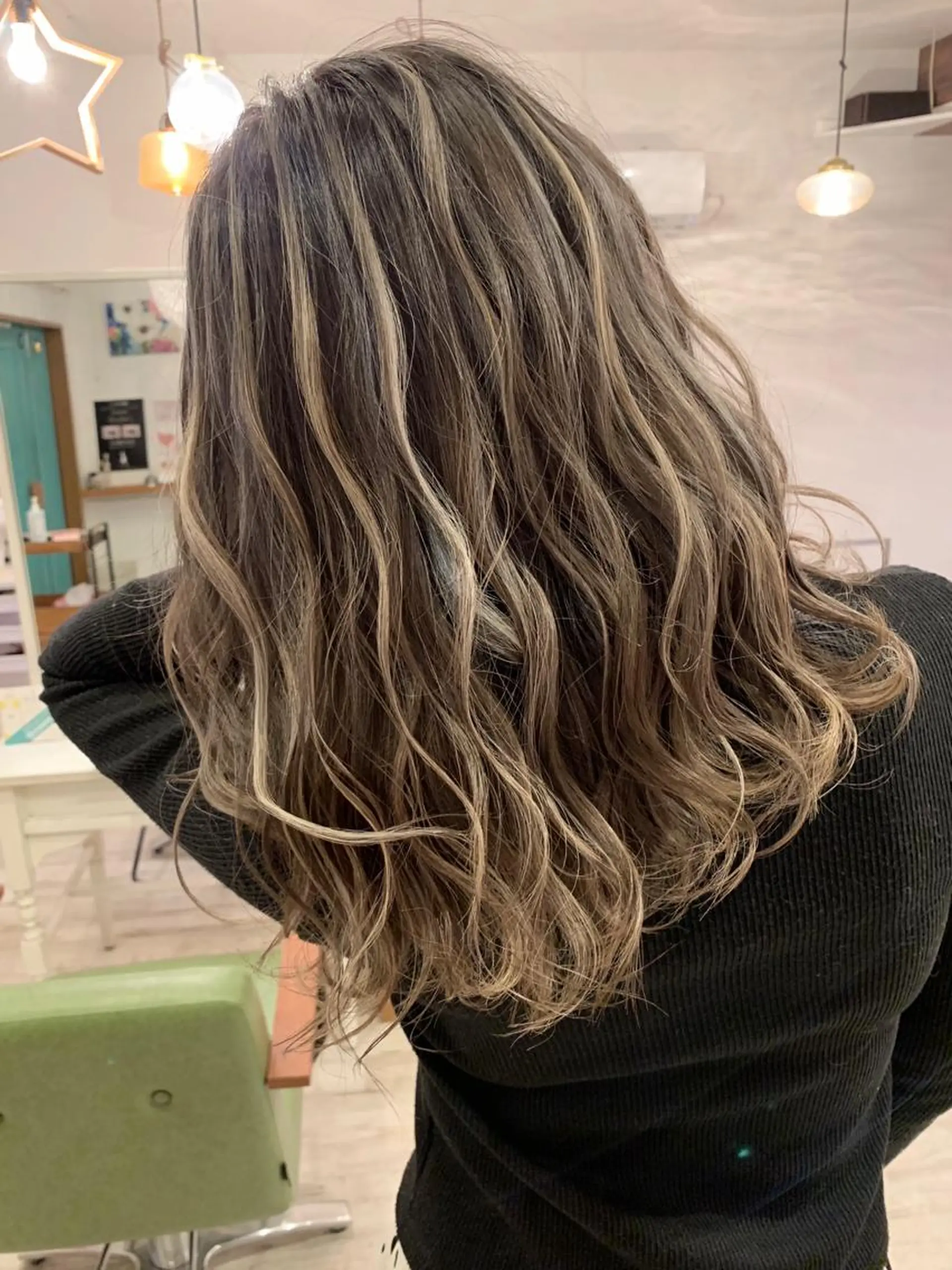 セミロング アッシュ ハイライト yoshihara yuukiのヘアスタイル
