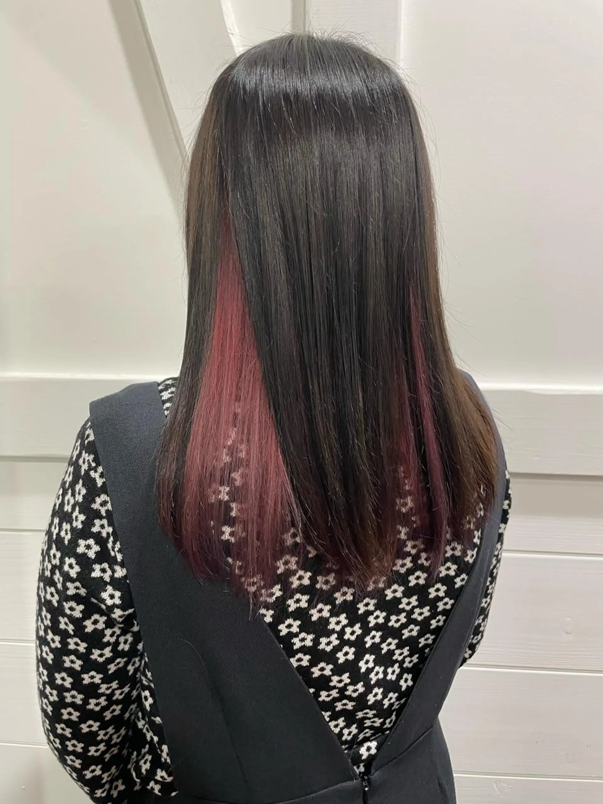 セミロング カラー アッシュ ピンクカラー 三上 涼帆のヘアスタイル