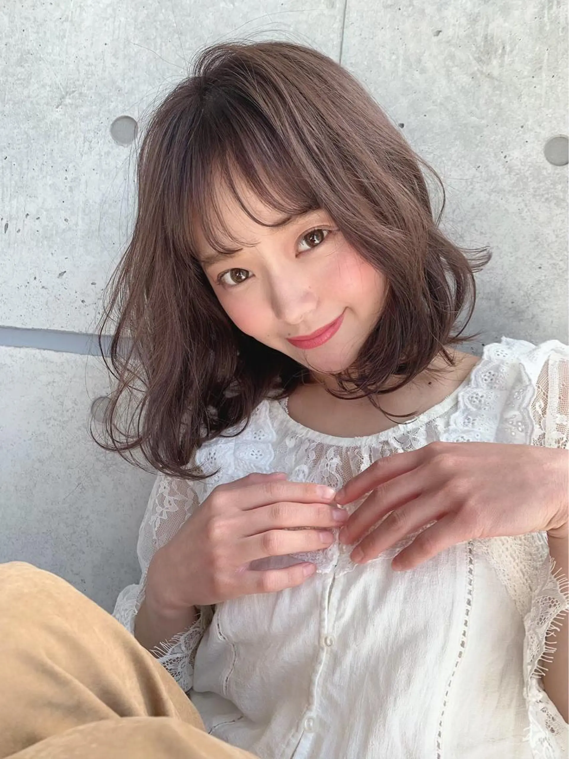 ミディアム カラー レイヤーカット 透明感カラーのヘアスタイル