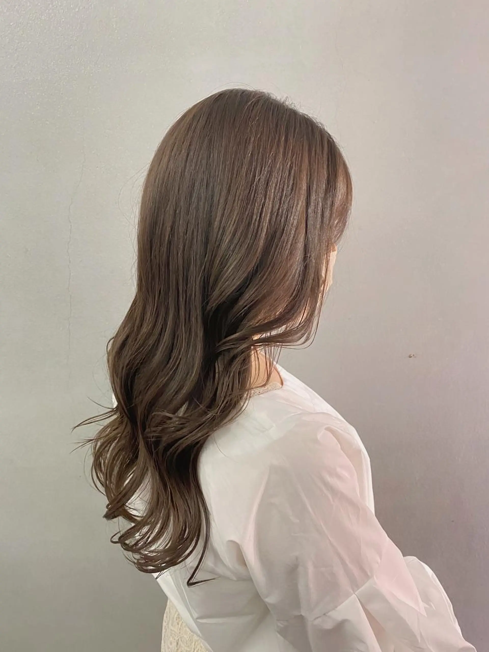 ロング カラー ベージュカラー ブリーチ ミルクティーベージュ ブリーチなしカラー とびまつ /ショート/脱白髪染のヘアスタイル