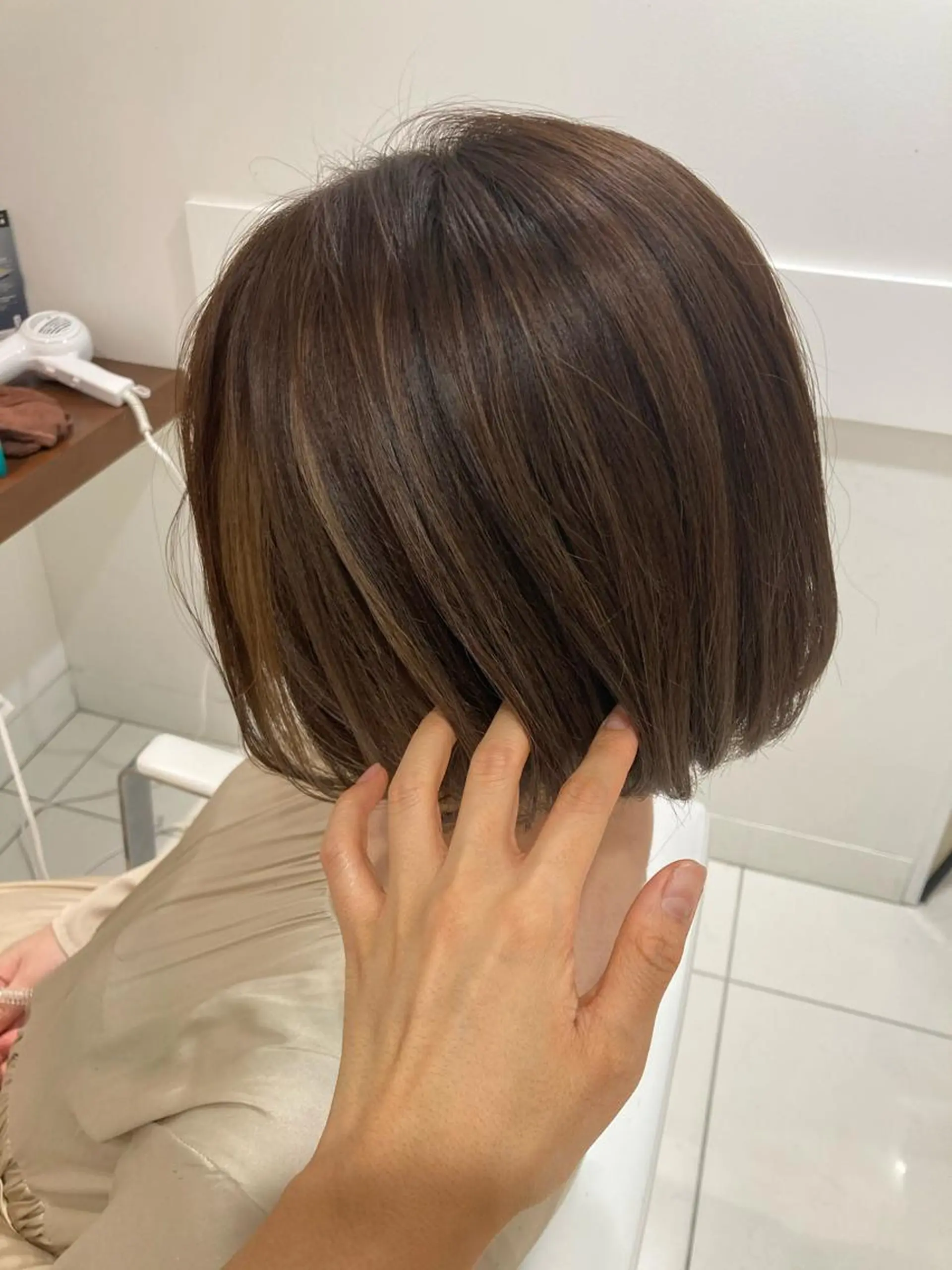 ミディアム カラー ボブ 坂口 愛のヘアスタイル