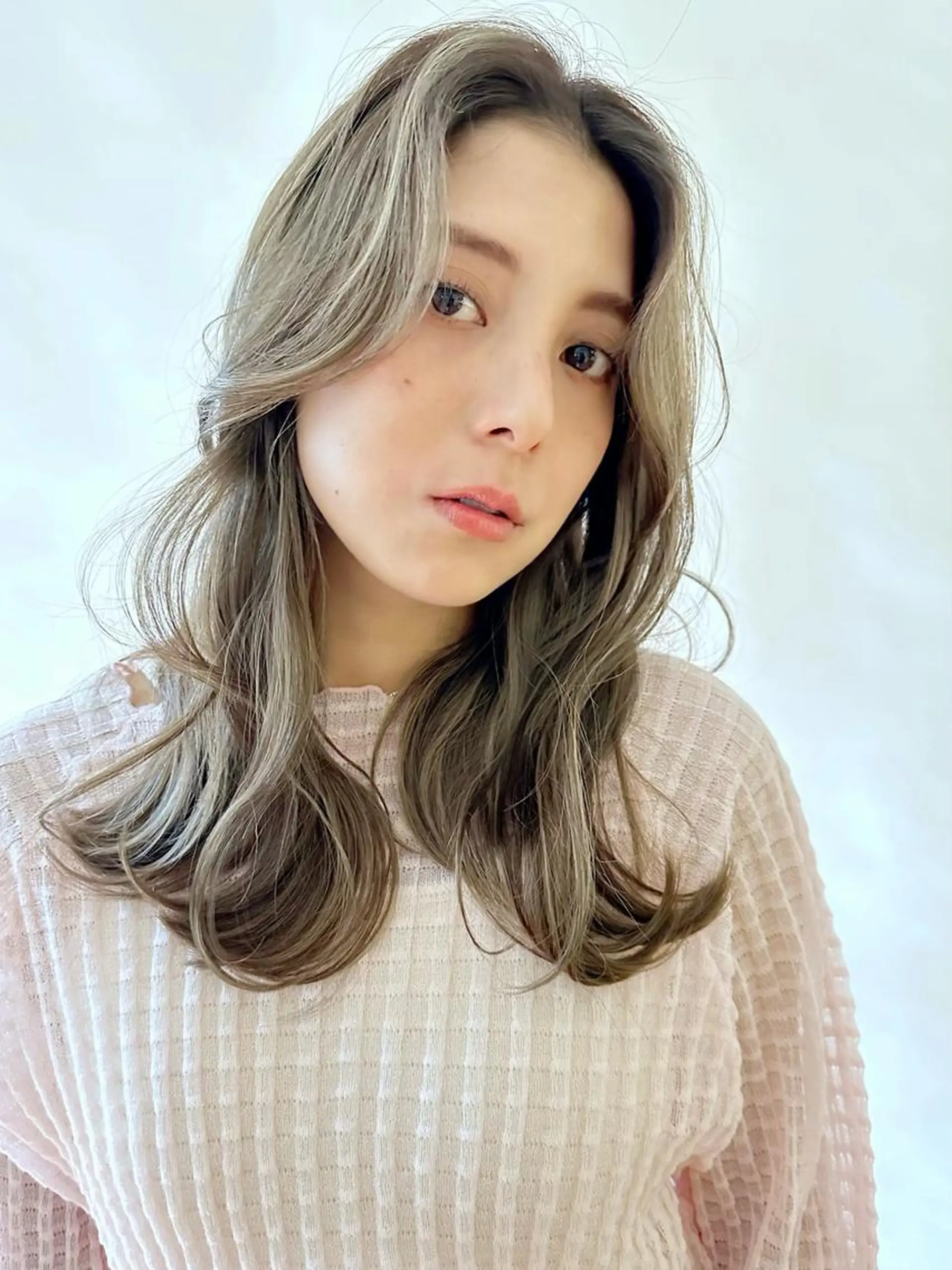 セミロング カラー ヘアカラー トリートメント 小顔レイヤー/ ベージュ🤍Rieのヘアスタイル