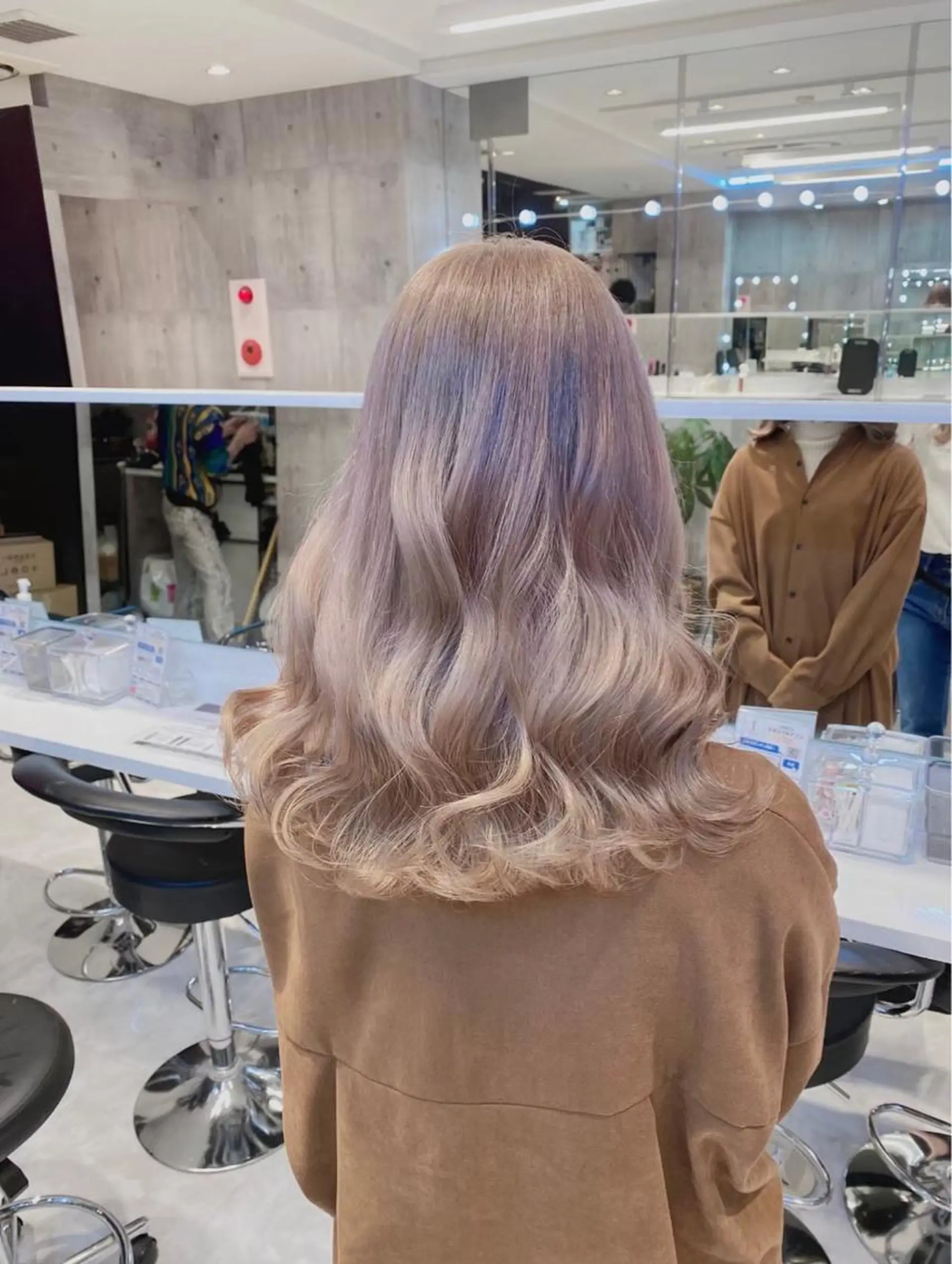 ミディアム カラー アッシュ アッシュグレー アッシュグレージュ バレイヤージュ ミストバング 韓国ヘア 🦋KIRA🦋のヘアスタイル